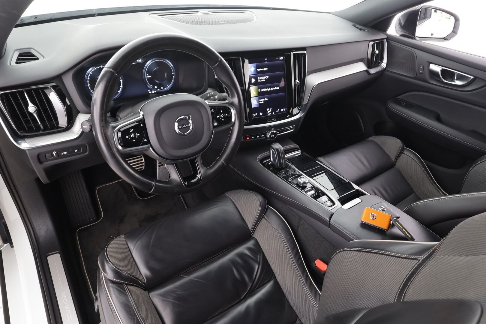 Volvo V60 2021 T8 TwE AWD R-Design aut - | Webasto | ACC | H&K | Full-LED | 360 | Sporttipenkki Muistilla | Navi | Kaistavahti | Keyless | Katveavustin | Kahdet renkaat | 