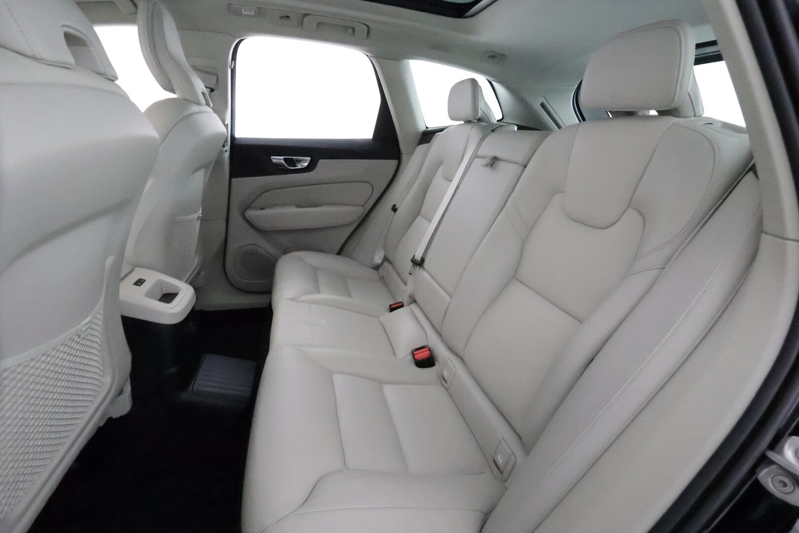 Volvo XC60 2023 T6 AWD Long Range Core aut **Adapt.vakkari / BLIS / Facelift / Panorama / Vaaleat nahat / Navi / Webasto** - 3,99 % KORKOTARJOUS TÄHÄN AUTOON 31.8. ASTI! - 1.Om Suomi-auto / Merkkihuollettu / Kahdet renkaat aluvanteilla / Digimittaristo / Penkinlämmittimet takana / Ratinlämmitin