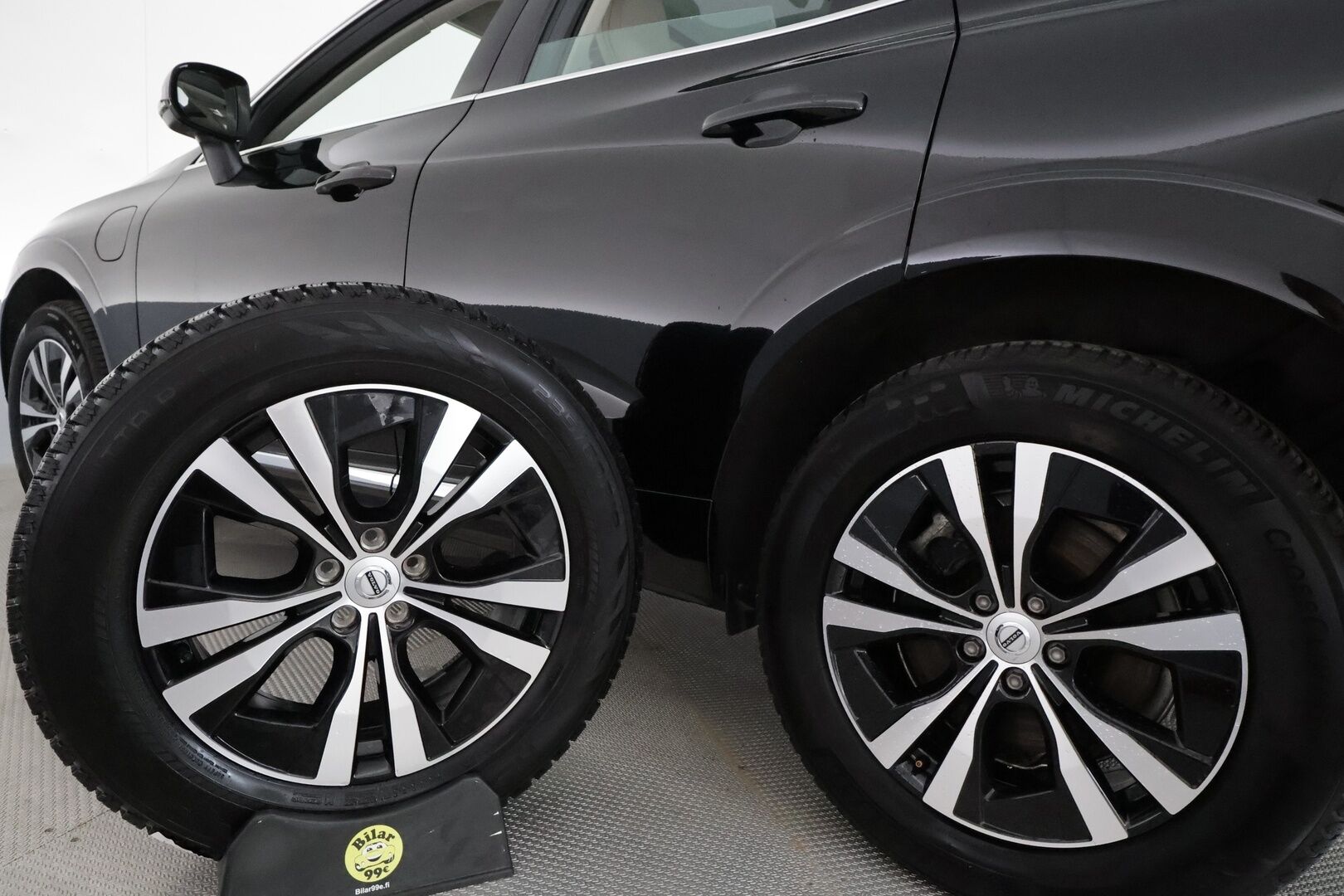 Volvo XC60 2023 T6 AWD Long Range Core aut **Adapt.vakkari / BLIS / Facelift / Panorama / Vaaleat nahat / Navi / Webasto** - 3,99 % KORKOTARJOUS TÄHÄN AUTOON 31.8. ASTI! - 1.Om Suomi-auto / Merkkihuollettu / Kahdet renkaat aluvanteilla / Digimittaristo / Penkinlämmittimet takana / Ratinlämmitin