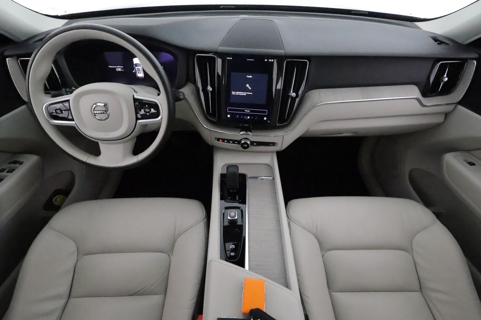 Volvo XC60 2023 T6 AWD Long Range Core aut **Adapt.vakkari / BLIS / Facelift / Panorama / Vaaleat nahat / Navi / Webasto** - 3,99 % KORKOTARJOUS TÄHÄN AUTOON 31.8. ASTI! - 1.Om Suomi-auto / Merkkihuollettu / Kahdet renkaat aluvanteilla / Digimittaristo / Penkinlämmittimet takana / Ratinlämmitin
