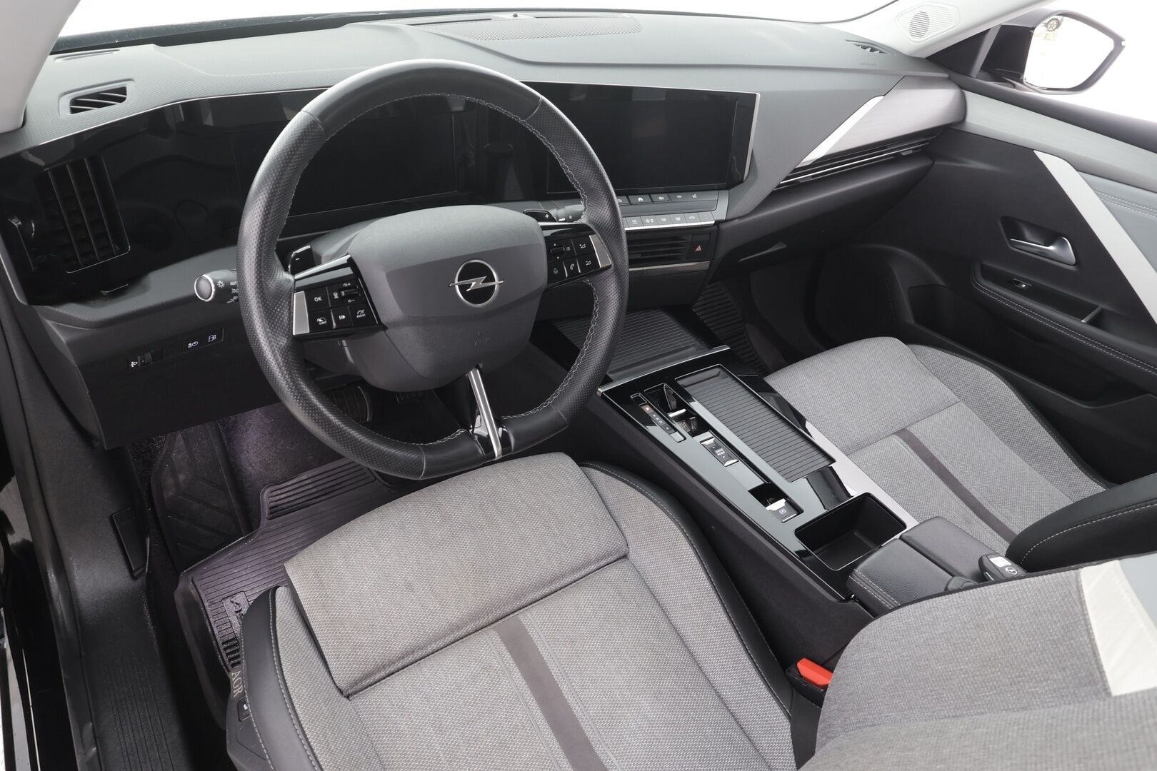 Opel Astra 2022 Innovation Plus 180 A PHEV * ACC / LED / P.kamera / Osanahat / Keyless / Lämm. ratti / Lämm. tuulilasi * - 1.om suomi-auto / Merkkihuollot / Kahdet renkaat aluvantein