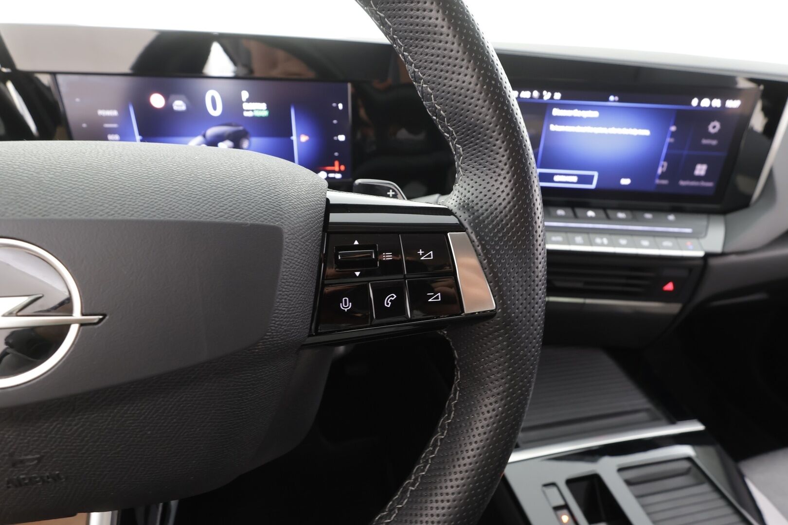 Opel Astra 2022 Innovation Plus 180 A PHEV * ACC / LED / P.kamera / Osanahat / Keyless / Lämm. ratti / Lämm. tuulilasi * - 1.om suomi-auto / Merkkihuollot / Kahdet renkaat aluvantein