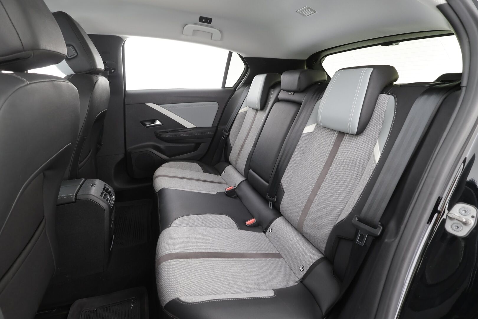 Opel Astra 2022 Innovation Plus 180 A PHEV * ACC / LED / P.kamera / Osanahat / Keyless / Lämm. ratti / Lämm. tuulilasi * - 1.om suomi-auto / Merkkihuollot / Kahdet renkaat aluvantein