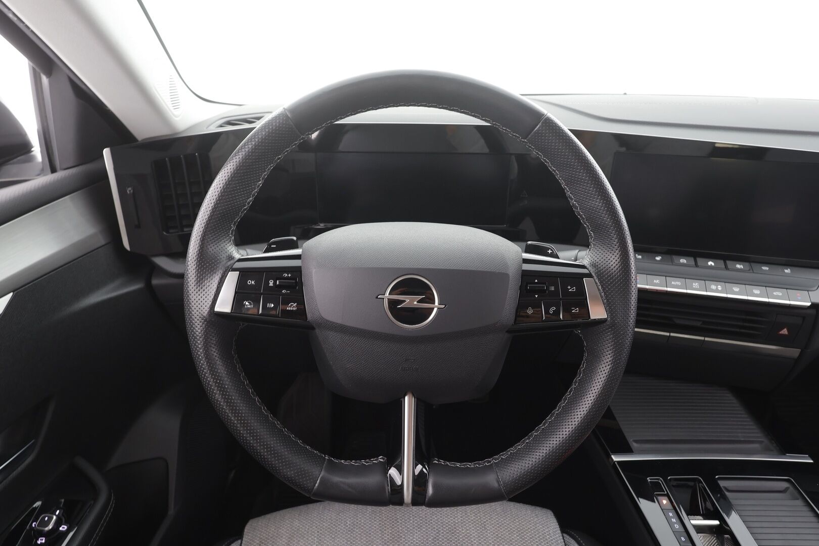 Opel Astra 2022 Innovation Plus 180 A PHEV * ACC / LED / P.kamera / Osanahat / Keyless / Lämm. ratti / Lämm. tuulilasi * - 1.om suomi-auto / Merkkihuollot / Kahdet renkaat aluvantein