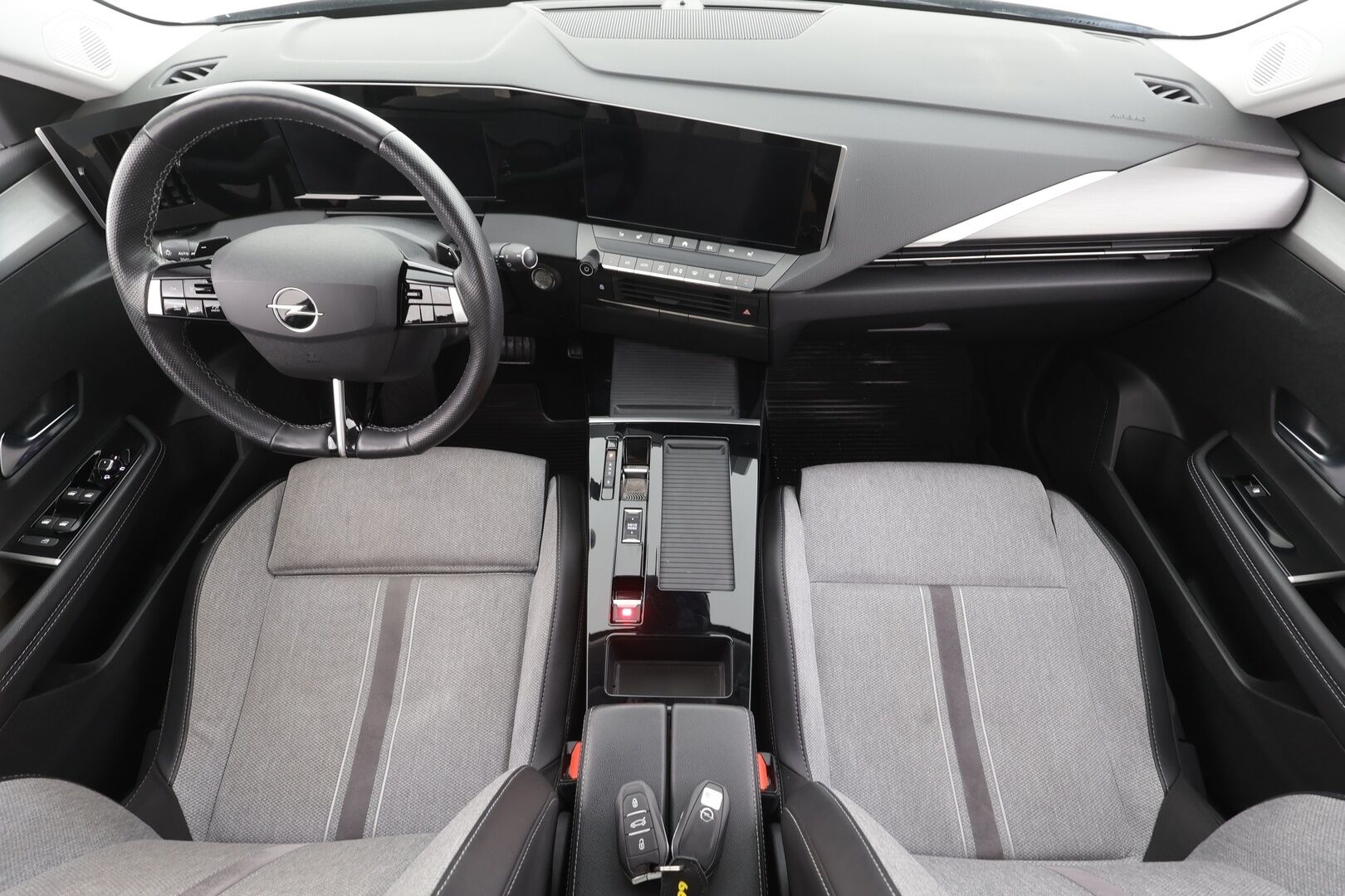 Opel Astra 2022 Innovation Plus 180 A PHEV * ACC / LED / P.kamera / Osanahat / Keyless / Lämm. ratti / Lämm. tuulilasi * - 1.om suomi-auto / Merkkihuollot / Kahdet renkaat aluvantein