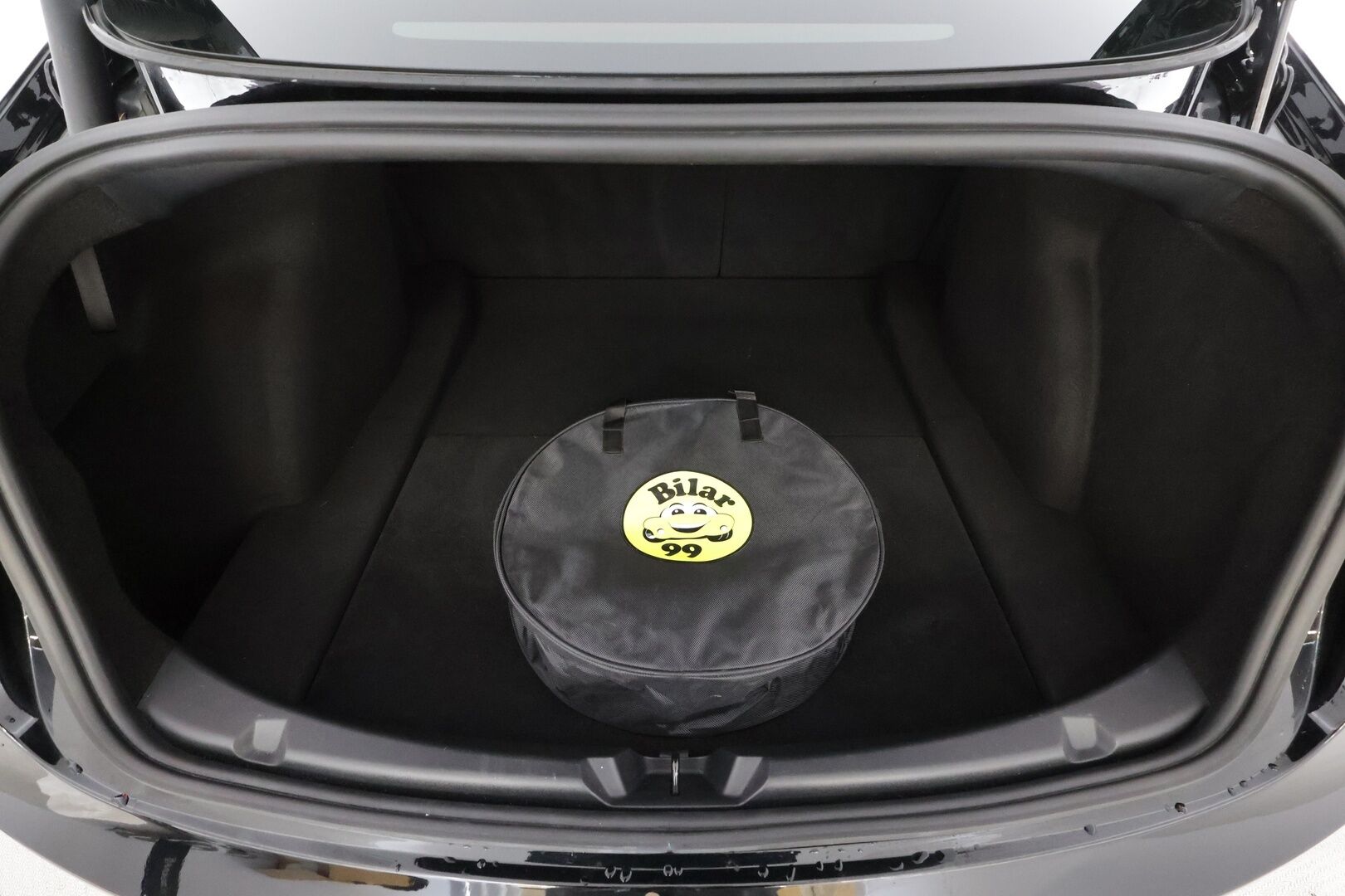 Tesla Model 3 2021 Performance AWD * Lämpöpumppu / Lasikatto / Matrix LED / Premium Audio / Peruutuskamera / Muistipenkki - Akku kuntotarkastettu / Kahdet Renkaat / Juuri tullut Tampereelle!