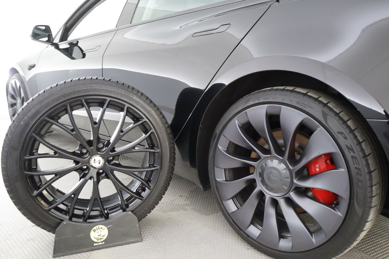 Tesla Model 3 2021 Performance AWD * Lämpöpumppu / Lasikatto / Matrix LED / Premium Audio / Peruutuskamera / Muistipenkki - Akku kuntotarkastettu / Kahdet Renkaat / Juuri tullut Tampereelle!