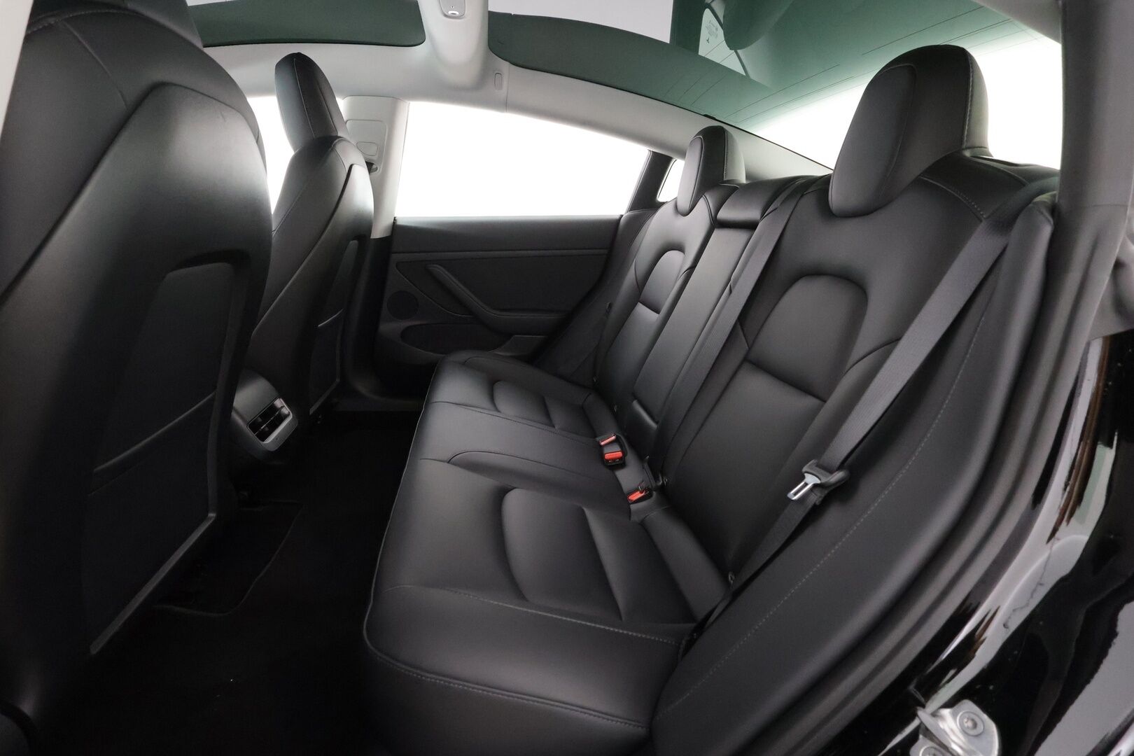Tesla Model 3 2021 Performance AWD * Lämpöpumppu / Lasikatto / Matrix LED / Premium Audio / Peruutuskamera / Muistipenkki - Akku kuntotarkastettu / Kahdet Renkaat / Juuri tullut Tampereelle!