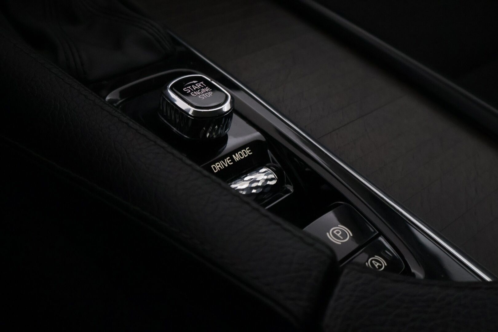 Volvo V90 CROSS COUNTRY 2019 D4 AWD Plus aut *VOC / Webasto / Navi / Adapt. Vakkari / Pilot Assist / Muistipenkit / Digimittaristo* - Kahdet hyvät renkaat / Siististi pidetty