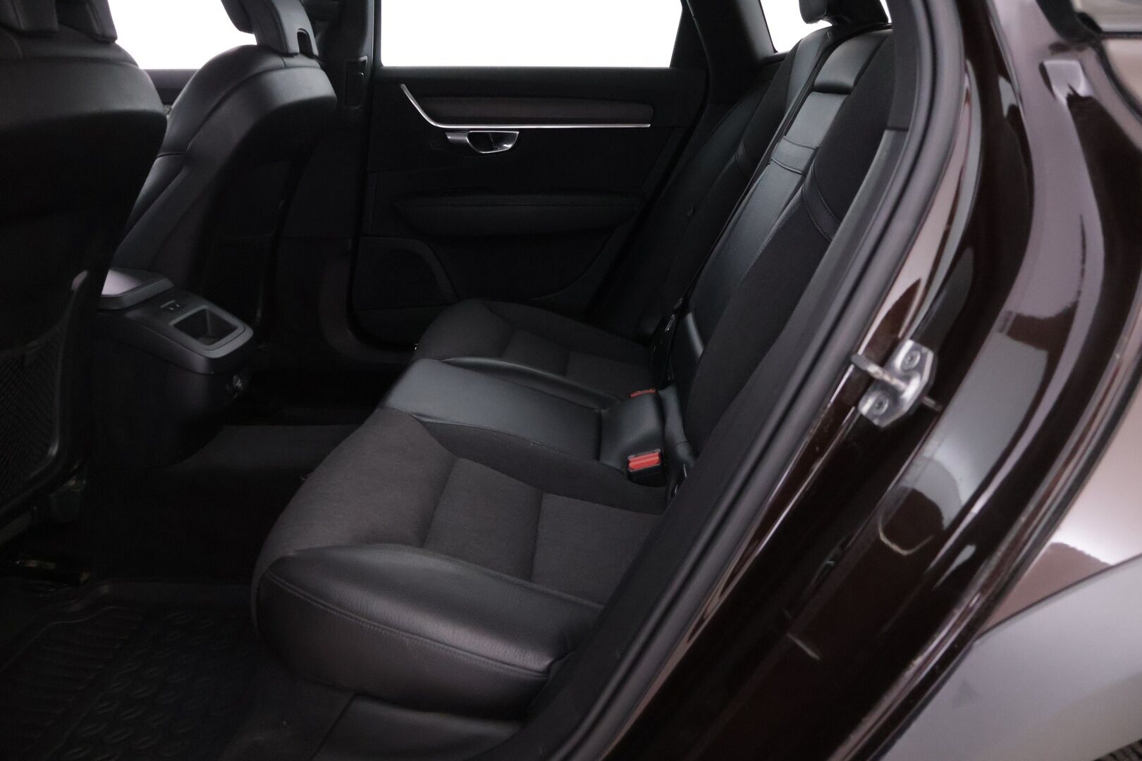 Volvo V90 2019 Cross Country D4 AWD Business *VOC / Webasto / Navi / Adapt. Vakkari / Pilot Assist / Puolinahat / Digimittaristo* - Kahdet hyvät renkaat / Siististi pidetty