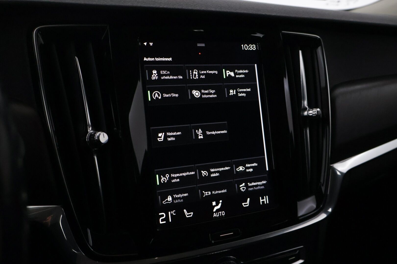 Volvo V90 CROSS COUNTRY 2019 D4 AWD Plus aut *VOC / Webasto / Navi / Adapt. Vakkari / Pilot Assist / Muistipenkit / Digimittaristo* - Kahdet hyvät renkaat / Siististi pidetty