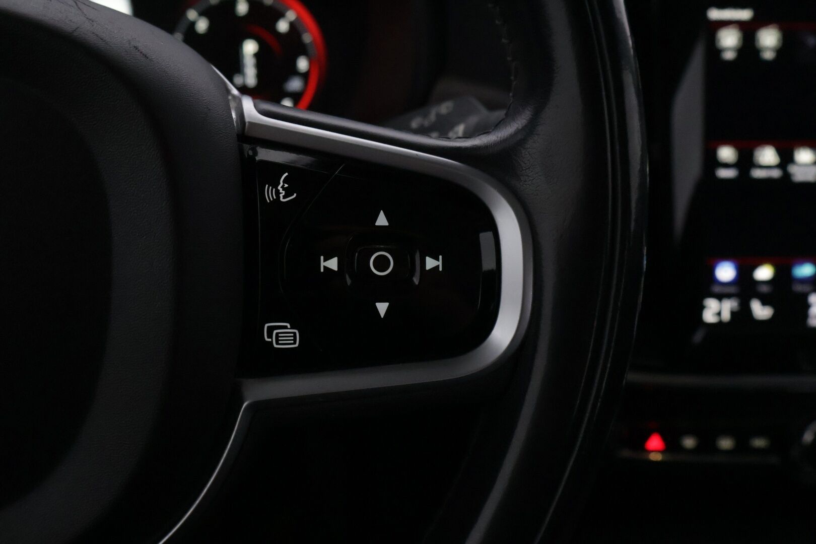 Volvo V90 CROSS COUNTRY 2019 D4 AWD Plus aut *VOC / Webasto / Navi / Adapt. Vakkari / Pilot Assist / Muistipenkit / Digimittaristo* - Kahdet hyvät renkaat / Siististi pidetty