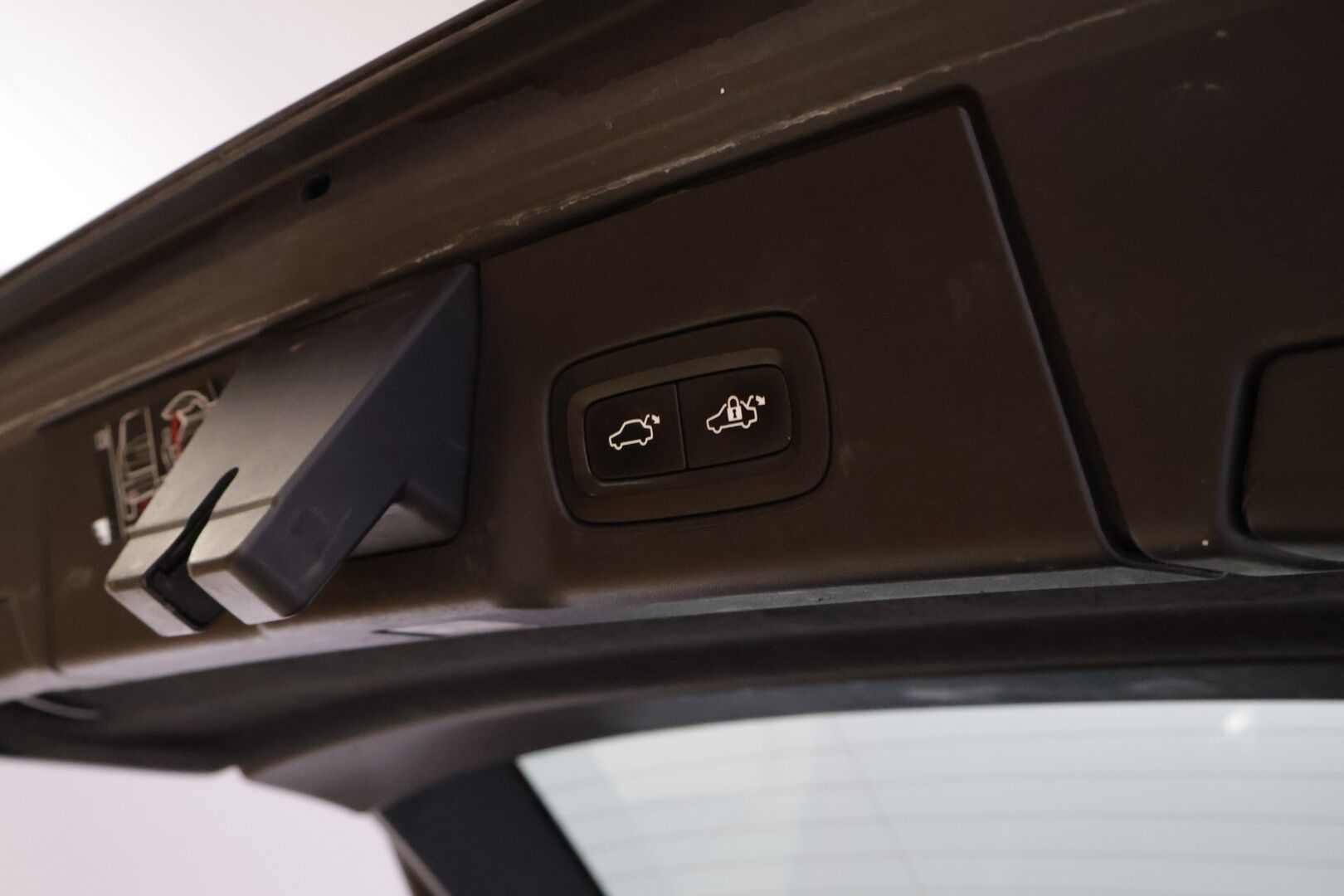 Volvo V90 2019 Cross Country D4 AWD Business *VOC / Webasto / Navi / Adapt. Vakkari / Pilot Assist / Puolinahat / Digimittaristo* - Kahdet hyvät renkaat / Siististi pidetty