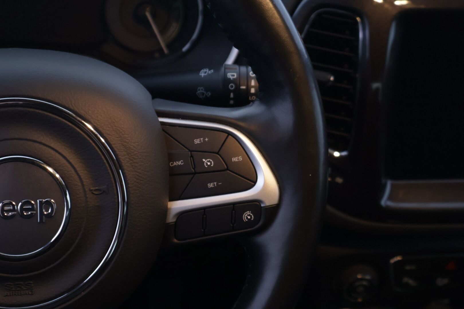 Jeep Compass 2020 COMPASS Monikäyttöajoneuvo (AF) 5ov 1332cm3 A - * Alpine Audio | Vakionopeudensäädin | P-Kamera | Koukku | Xenon | Navi *