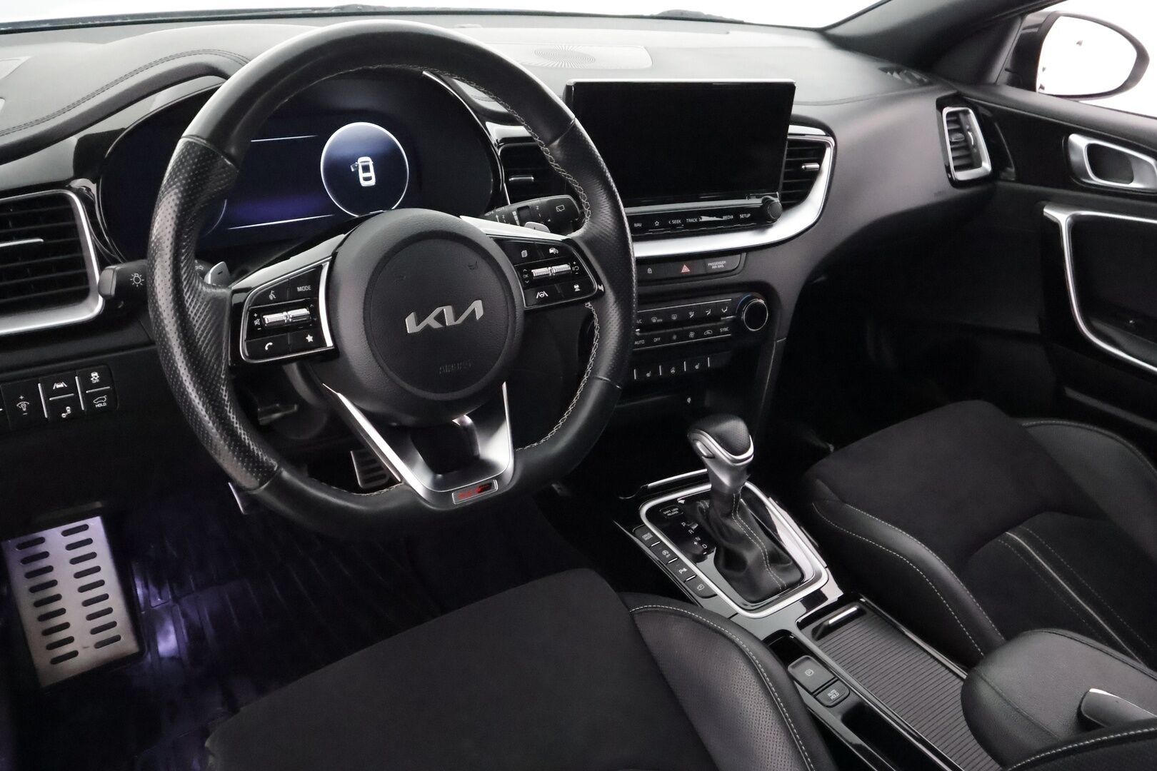 Kia ProCeed 2022 1,5 T-GDI Mild-Hybrid 160hv GT-Line Business Premium DCT - | ACC | Koukku | JBL | Muistipenkki | Nahka-alcantara | P.kamera | Sähk. takaluukku | HDA | BSM | Keyless | LED | Lämm. ratti | Merkkihuollot |