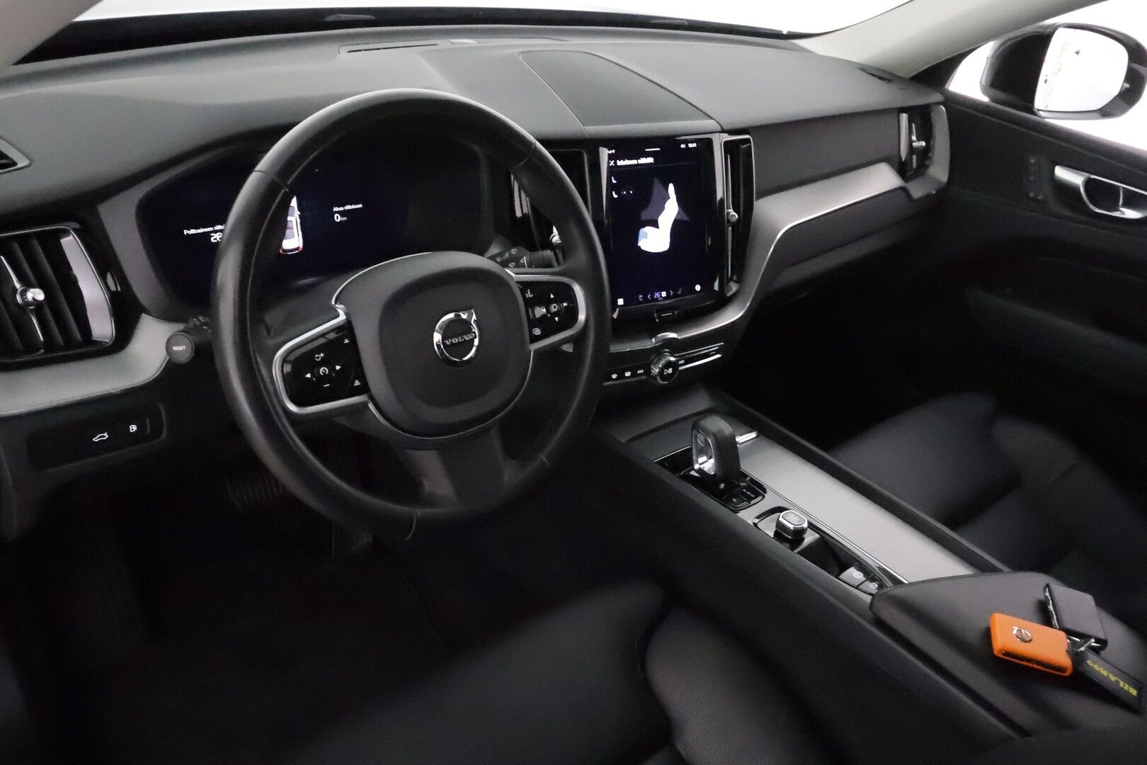 Volvo XC60 2023 T6 AWD Long Range Plus Bright aut * Webasto / Panorama / Adapt.Vakkari / Full LED / Peruutuskamera / Sporttinahat Muistilla - 1-om Suomi-auto / Akku kuntotarkastettu! / Kahdet Renkaat / Merkkihuollettu!