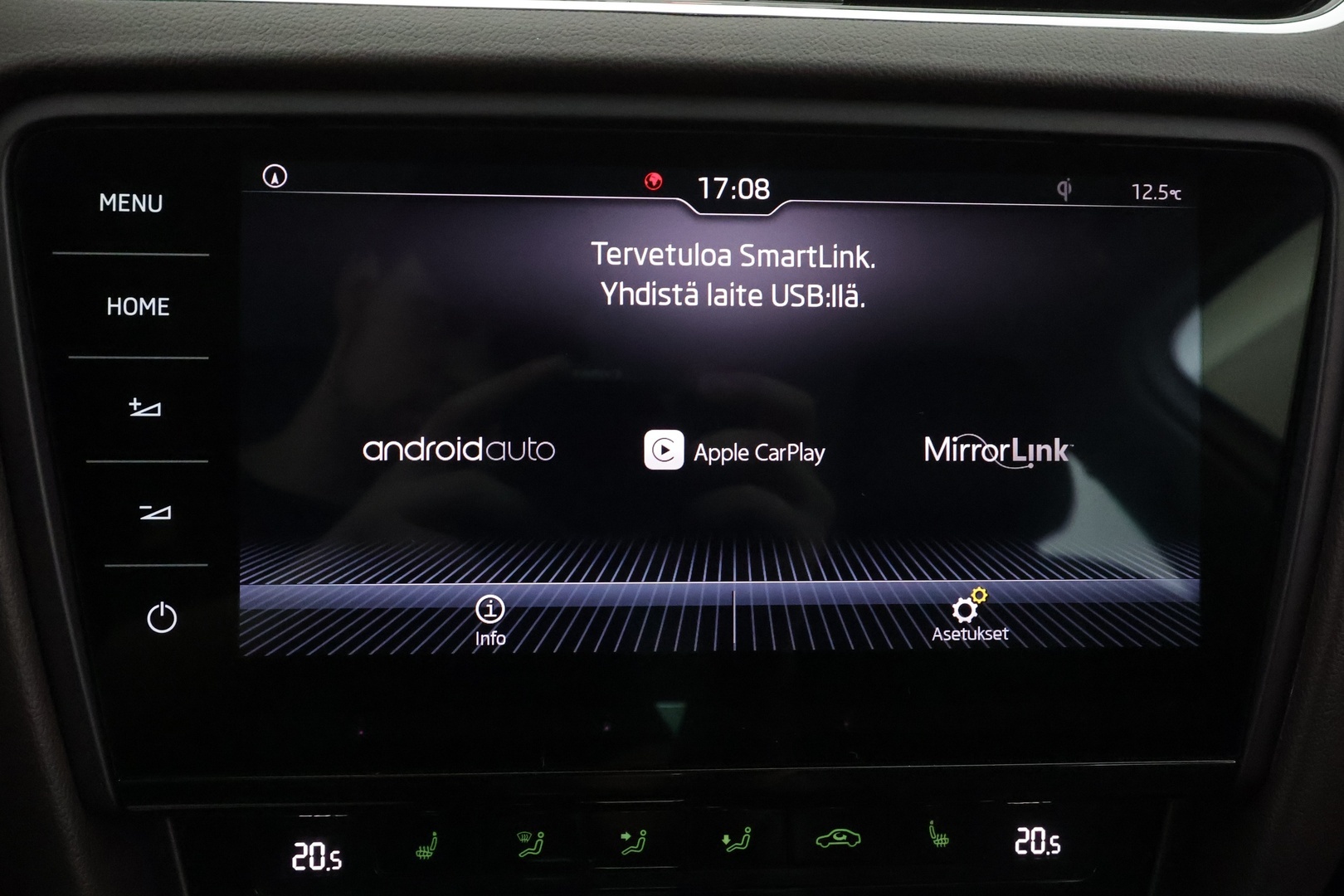 Skoda Octavia 2018 Combi 1,8TSI 4X4 Scout DSG * ACC / Webasto / Koukku / LED / P.Kamera / Apple&Android * - Kahdet Renkaat