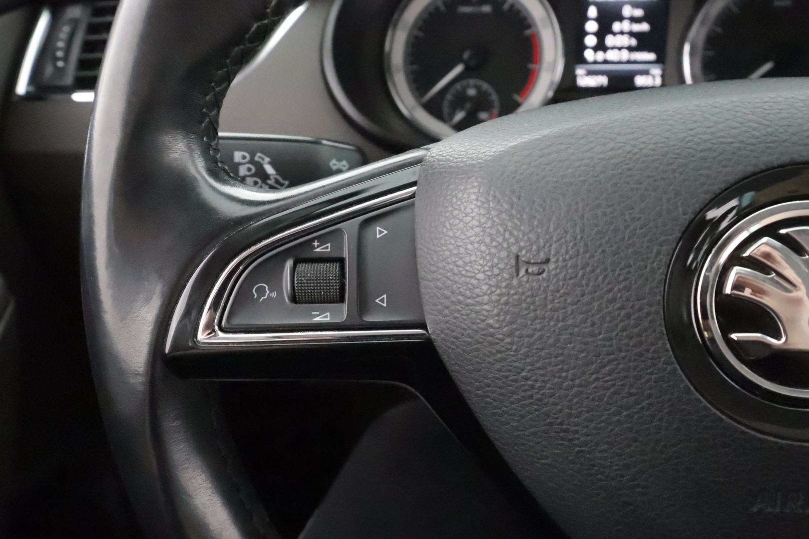 Skoda Octavia 2018 Combi 1,8TSI 4X4 Scout DSG * ACC / Webasto / Koukku / LED / P.Kamera / Apple&Android * - Kahdet Renkaat