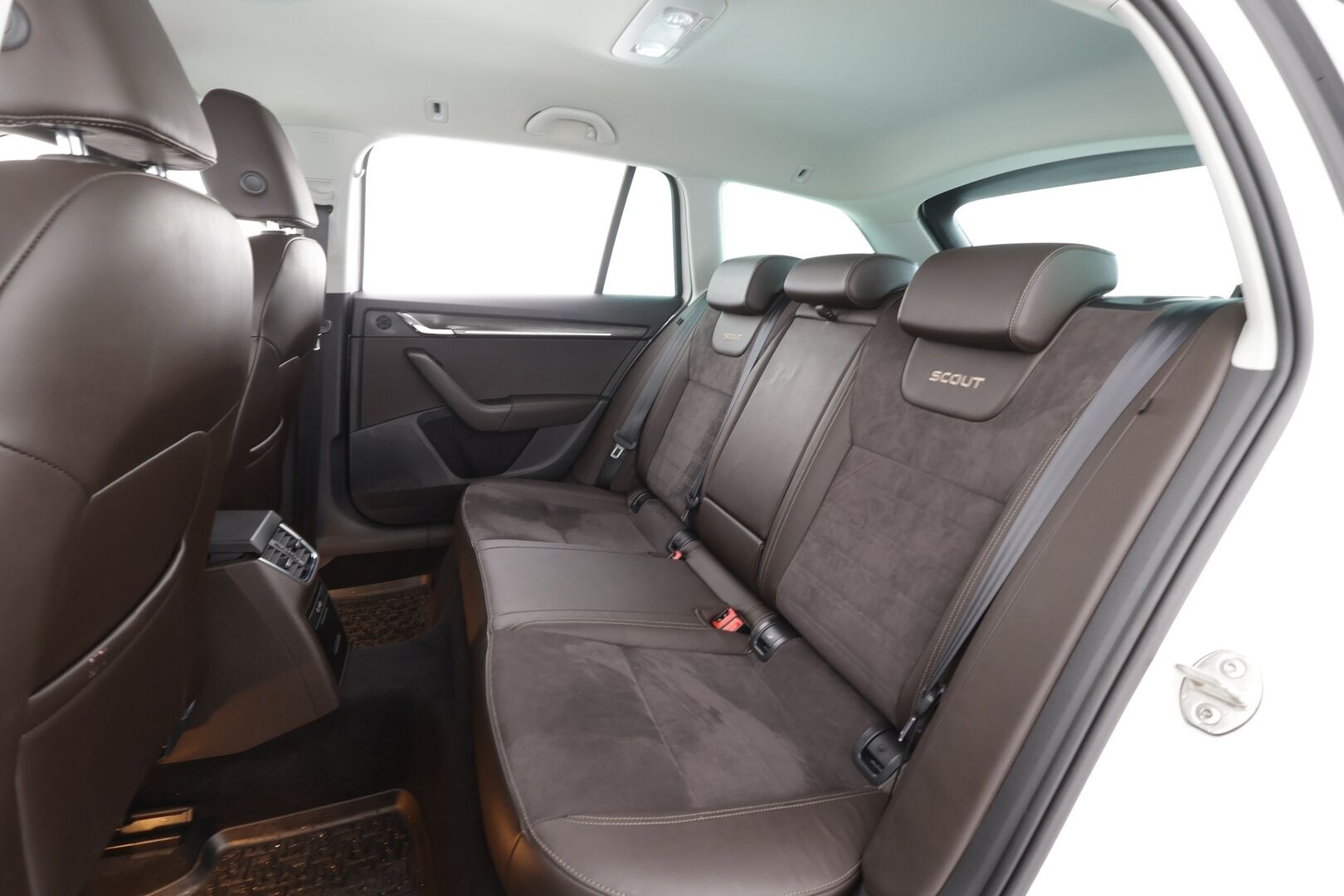 Skoda Octavia 2018 Combi 1,8TSI 4X4 Scout DSG - | ACC | Webasto | Koukku | LED | P.Kamera | Apple&Android |