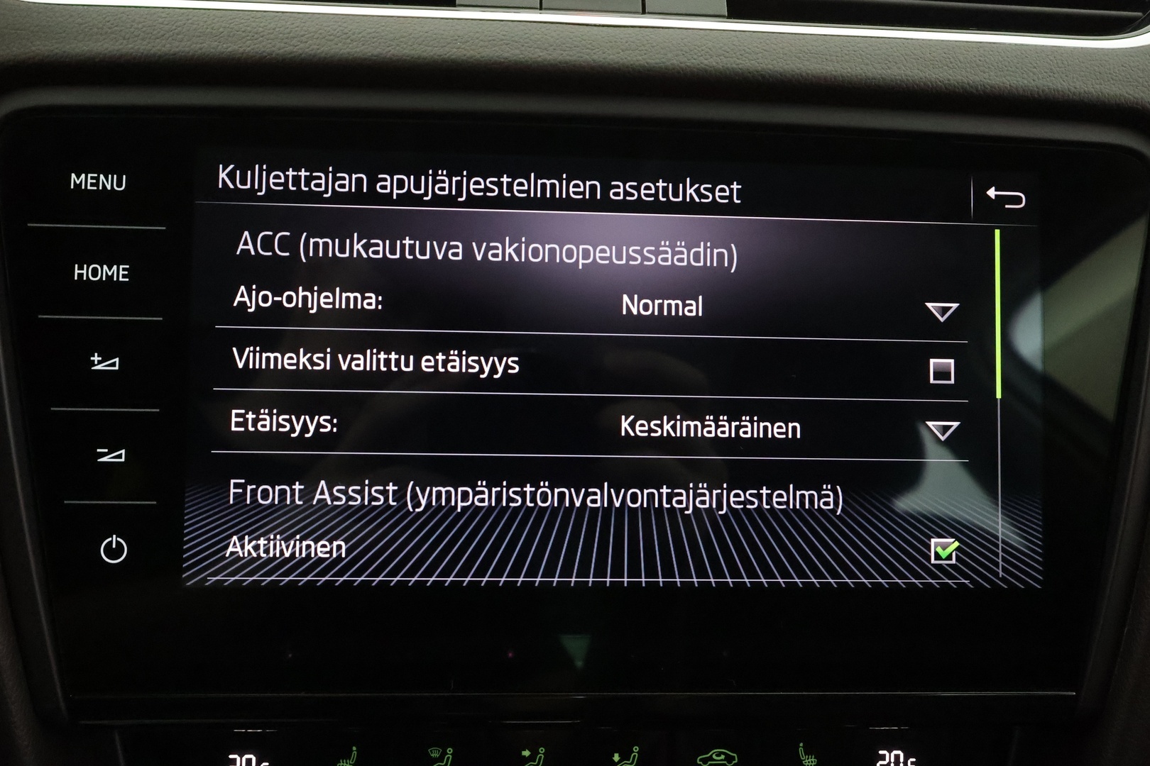 Skoda Octavia 2018 Combi 1,8TSI 4X4 Scout DSG * ACC / Webasto / Koukku / LED / P.Kamera / Apple&Android * - Kahdet Renkaat