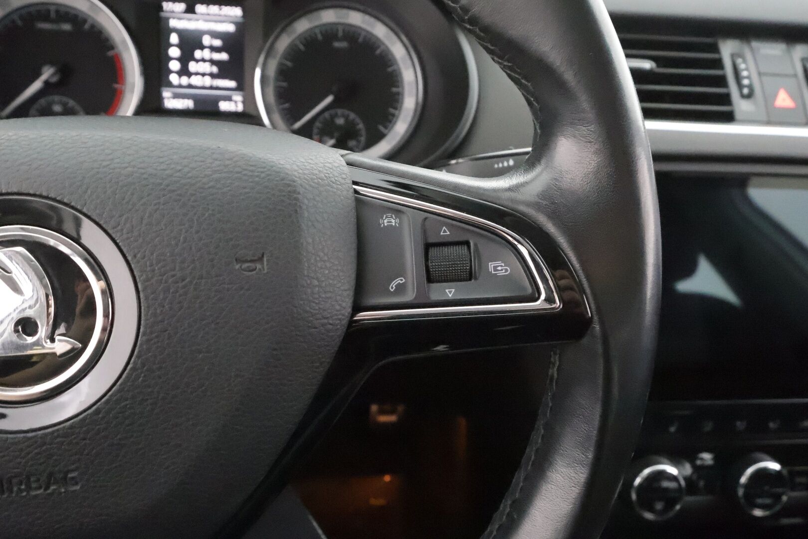 Skoda Octavia 2018 Combi 1,8TSI 4X4 Scout DSG - | ACC | Webasto | Koukku | LED | P.Kamera | Apple&Android |