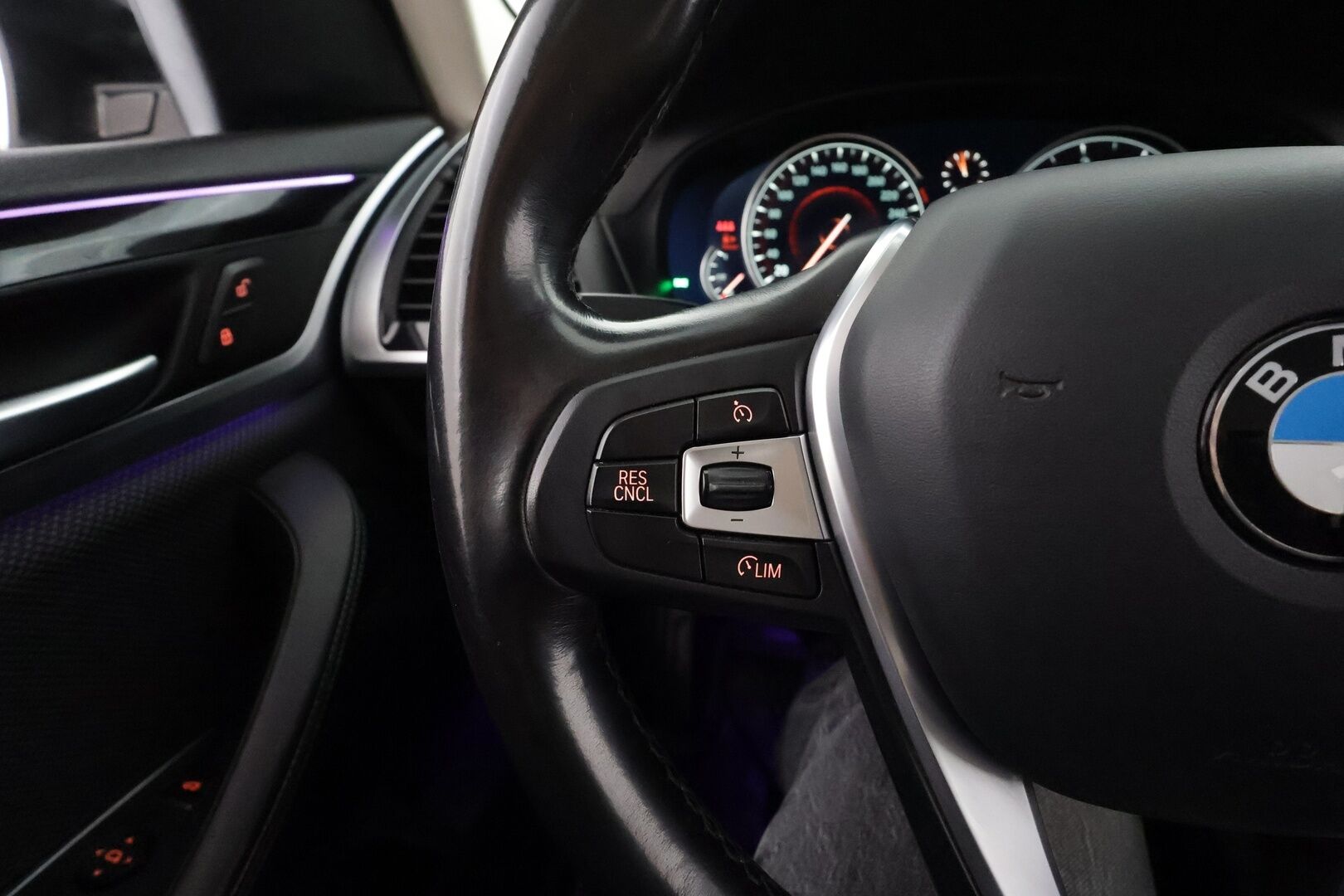 BMW X3 2018 G01 xDrive20d A Business Xline * Koukku / Vakkari / Lohko+SIsä / Sporttipenkit / Navi / Digimittaristo / LED *