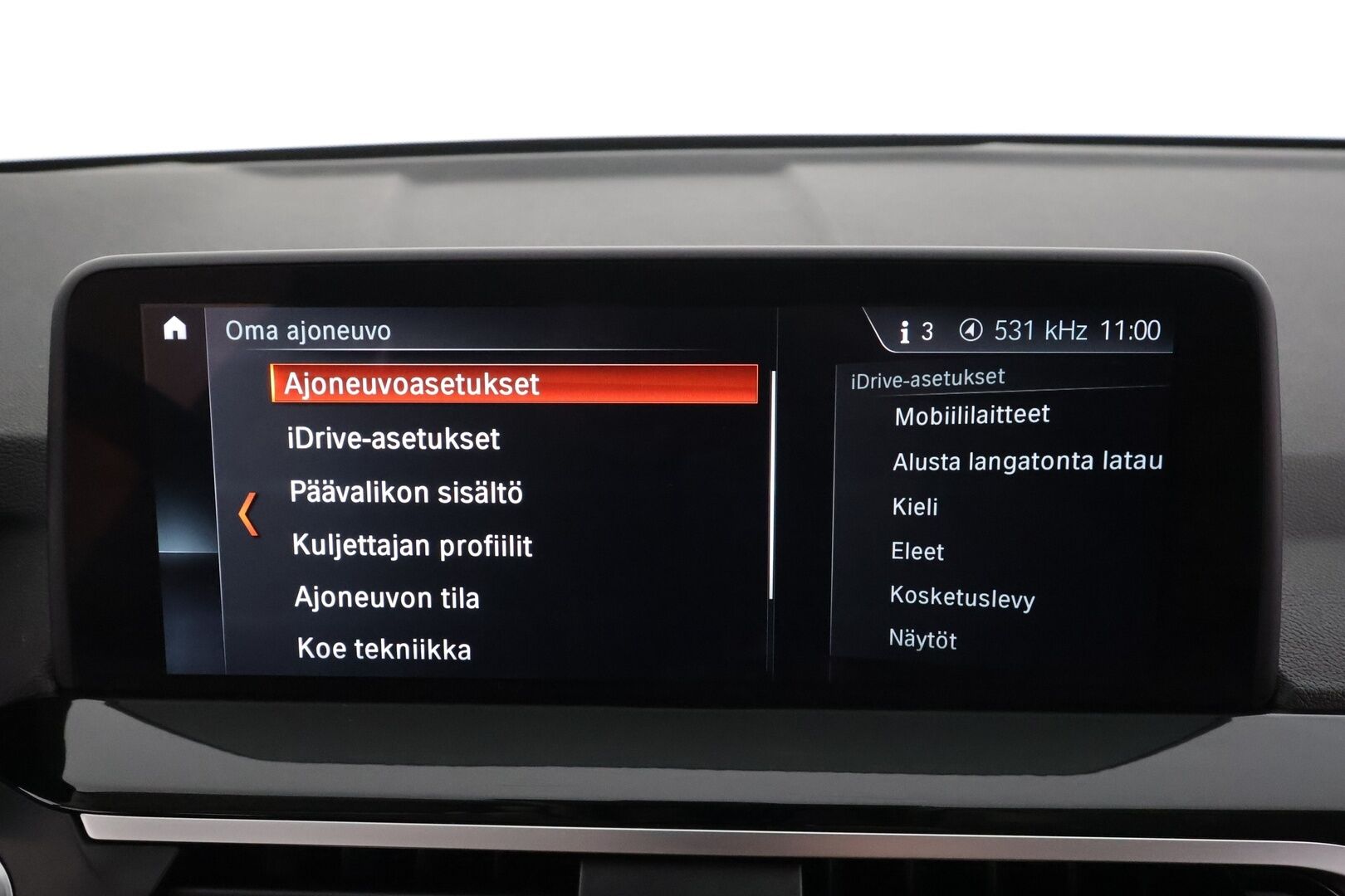BMW X3 2018 G01 xDrive20d A Business Xline * Koukku / Vakkari / Lohko+SIsä / Sporttipenkit / Navi / Digimittaristo / LED *