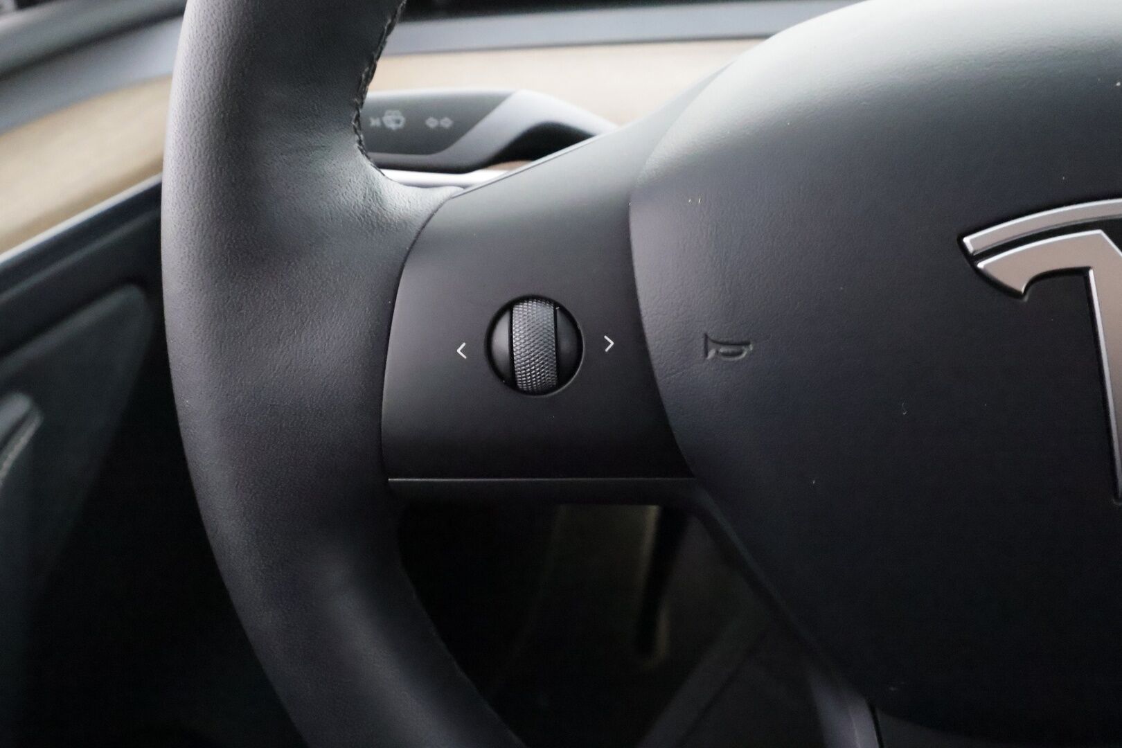Tesla Model Y 2022 Long Range - | Koukku | ILP | Lasikatto | ACC | Matrix-LED | P.Kamera | Muistipenkki | Premium Audio | Navi | Kaistavahti | Keyless | 2x Latauskaapelit | Suomi-auto |