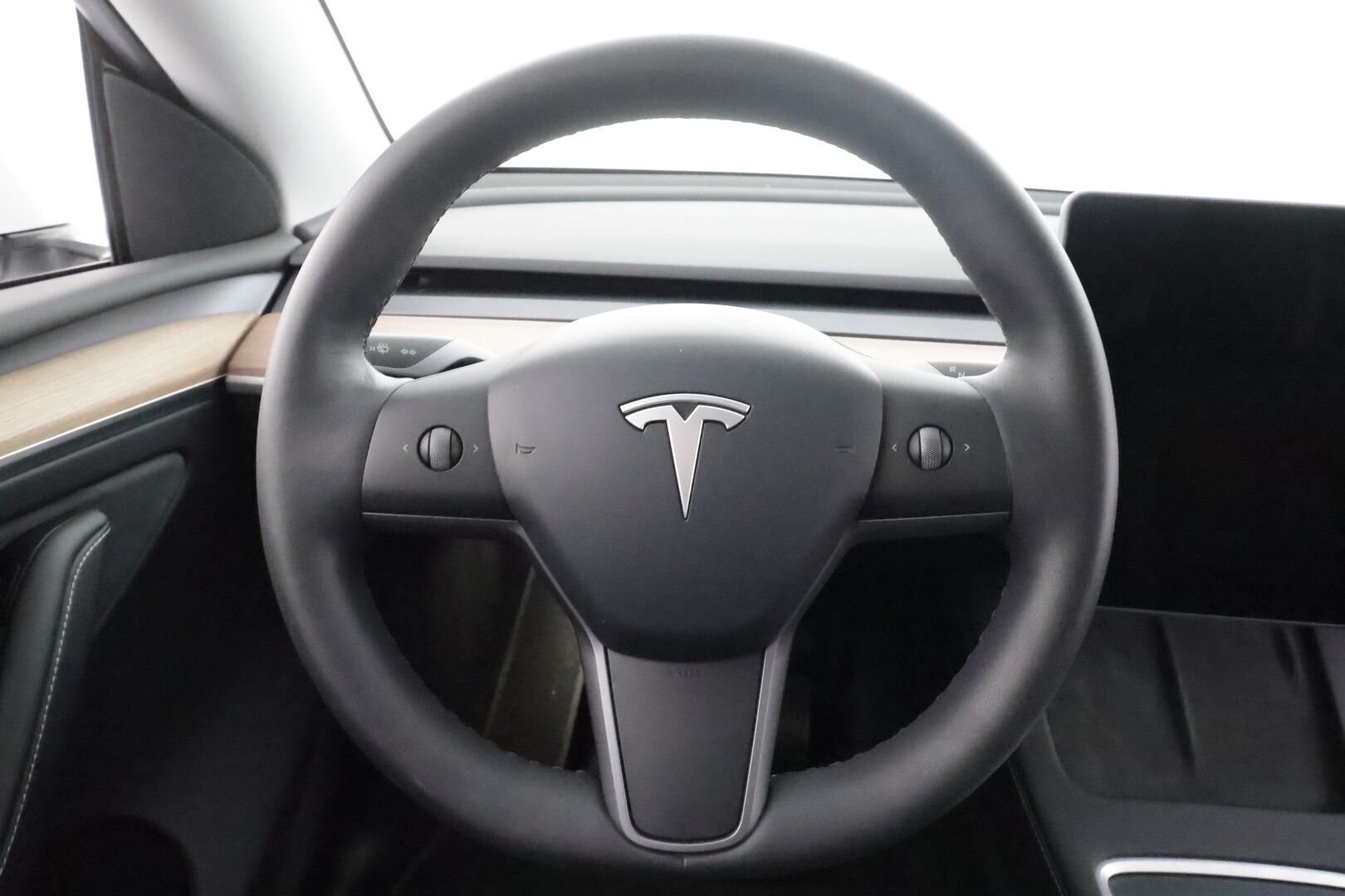 Tesla Model Y 2022 Long Range - | Koukku | ILP | Lasikatto | ACC | Matrix-LED | P.Kamera | Muistipenkki | Premium Audio | Navi | Kaistavahti | Keyless | 2x Latauskaapelit | Suomi-auto |