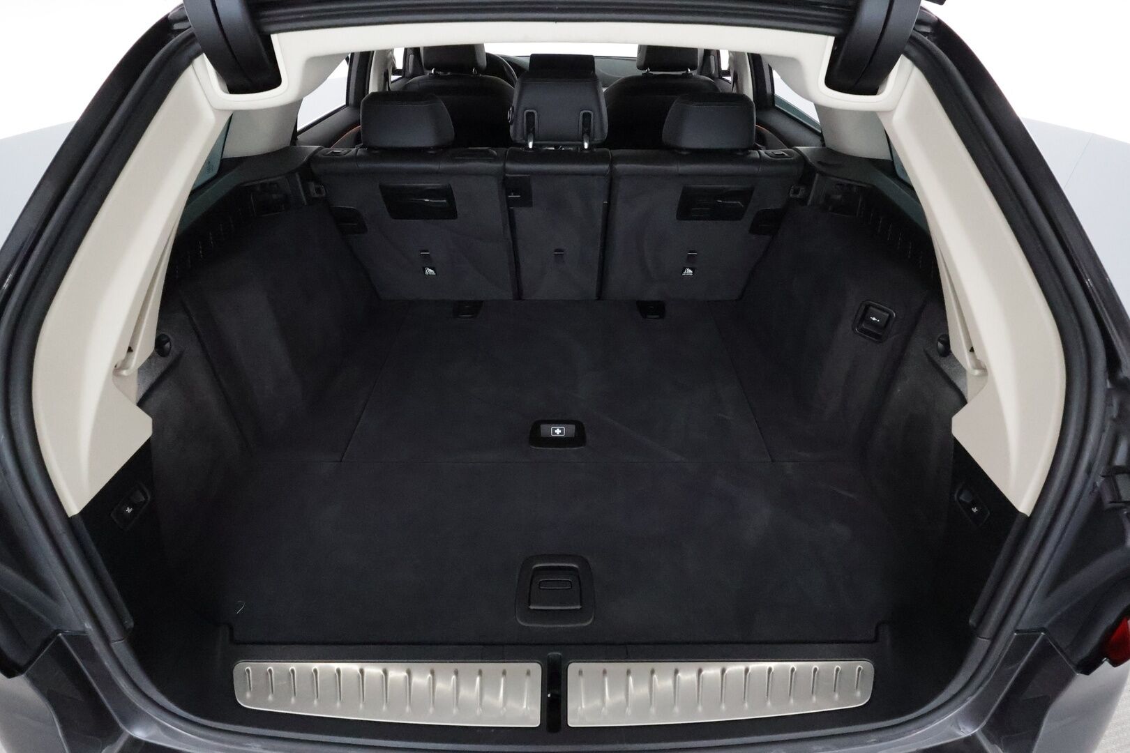 BMW 520 2022 G31 Touring 520d A xDrive MHEV *ACC / Webasto / Comfort Access / LED / Navi / Koukku / H&K / P.kamera* - 1.Om Suomi-auto / Kahdet renkaat aluvanteilla