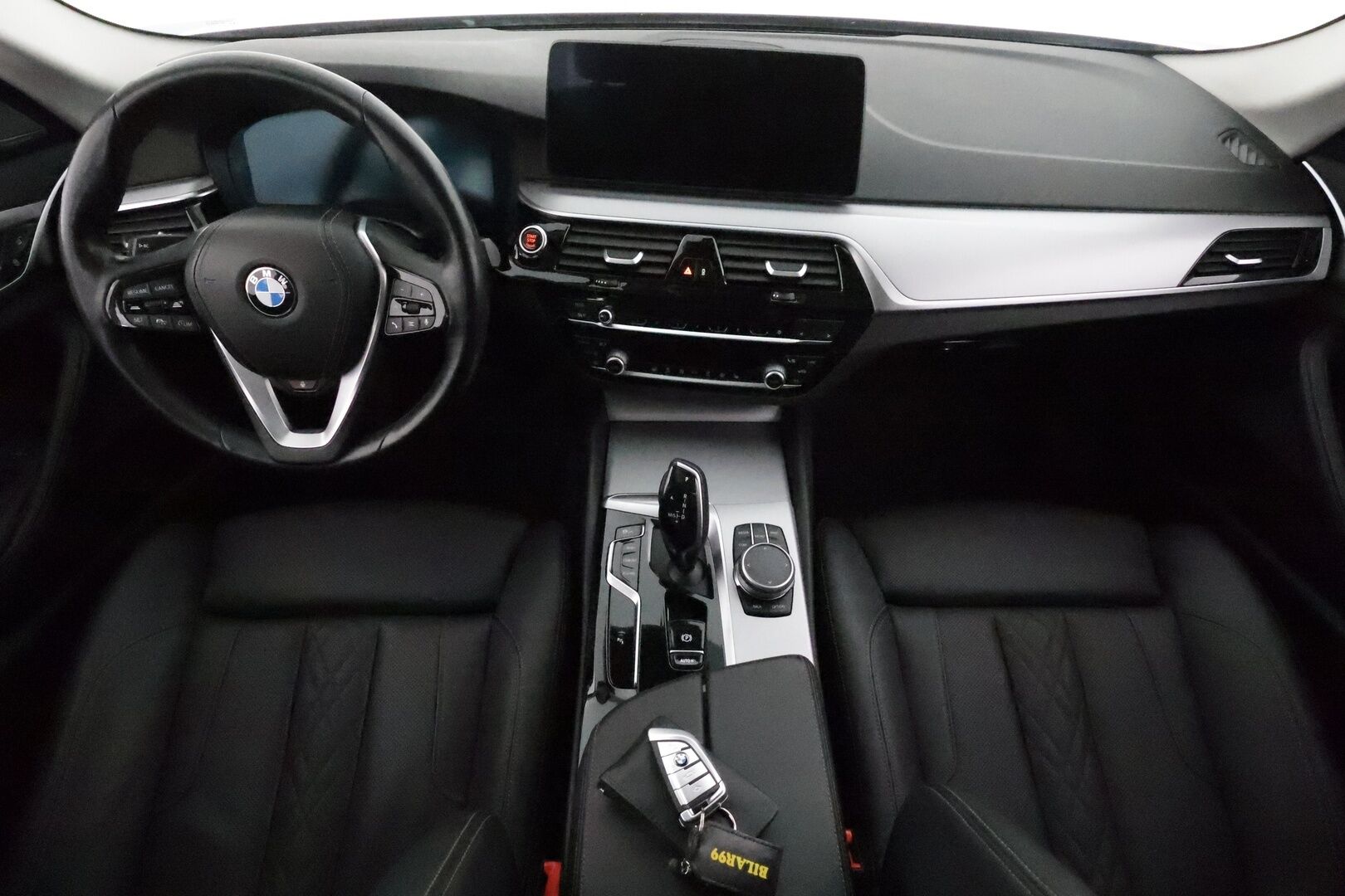 BMW 520 2022 G31 Touring 520d A xDrive MHEV *ACC / Webasto / Comfort Access / LED / Navi / Koukku / H&K / P.kamera* - 1.Om Suomi-auto / Kahdet renkaat aluvanteilla