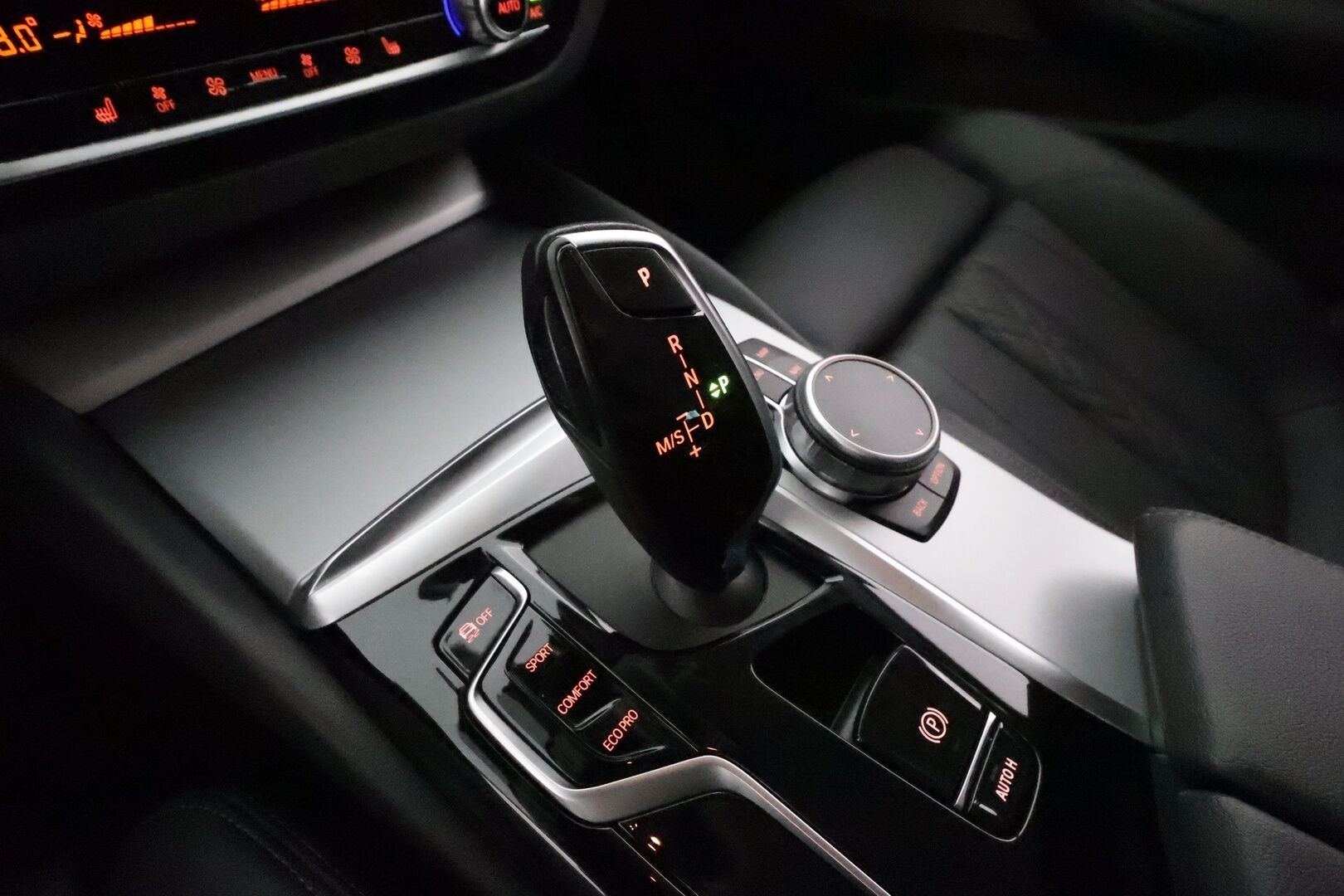 BMW 520 2022 G31 Touring 520d A xDrive MHEV *ACC / Webasto / Comfort Access / LED / Navi / Koukku / H&K / P.kamera* - 1.Om Suomi-auto / Kahdet renkaat aluvanteilla