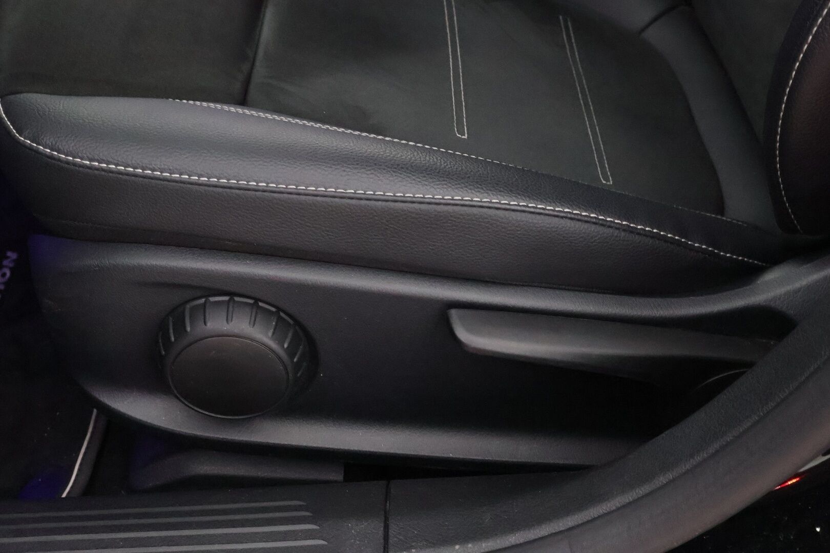 Mercedes-Benz A 2021 250 e A Business AMG Edition EQ Power * Peruutuskamera / Nahka-Alcantara / LED High Performance / Night / Näyttävä! - Lisälämmitin / 2x Renkaat / Juuri tullut Tampereelle!