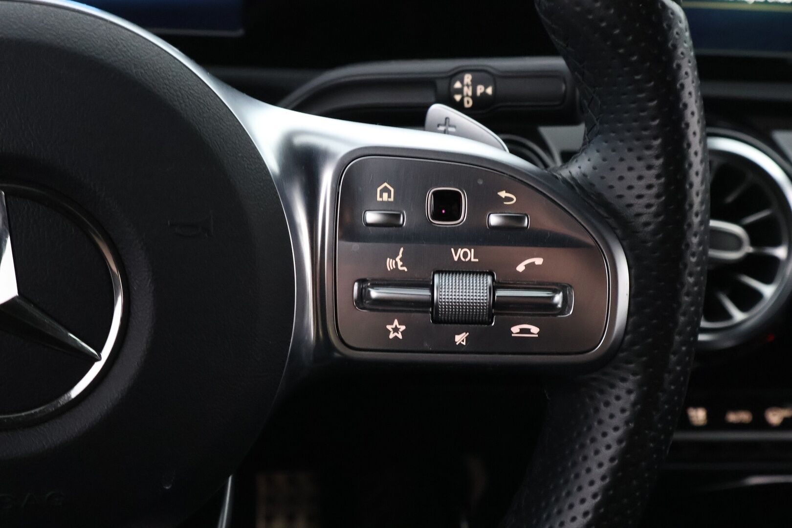 Mercedes-Benz A 2021 250 e A Business AMG Edition EQ Power * Peruutuskamera / Nahka-Alcantara / LED High Performance / Night / Näyttävä! - Lisälämmitin / 2x Renkaat / Juuri tullut Tampereelle!