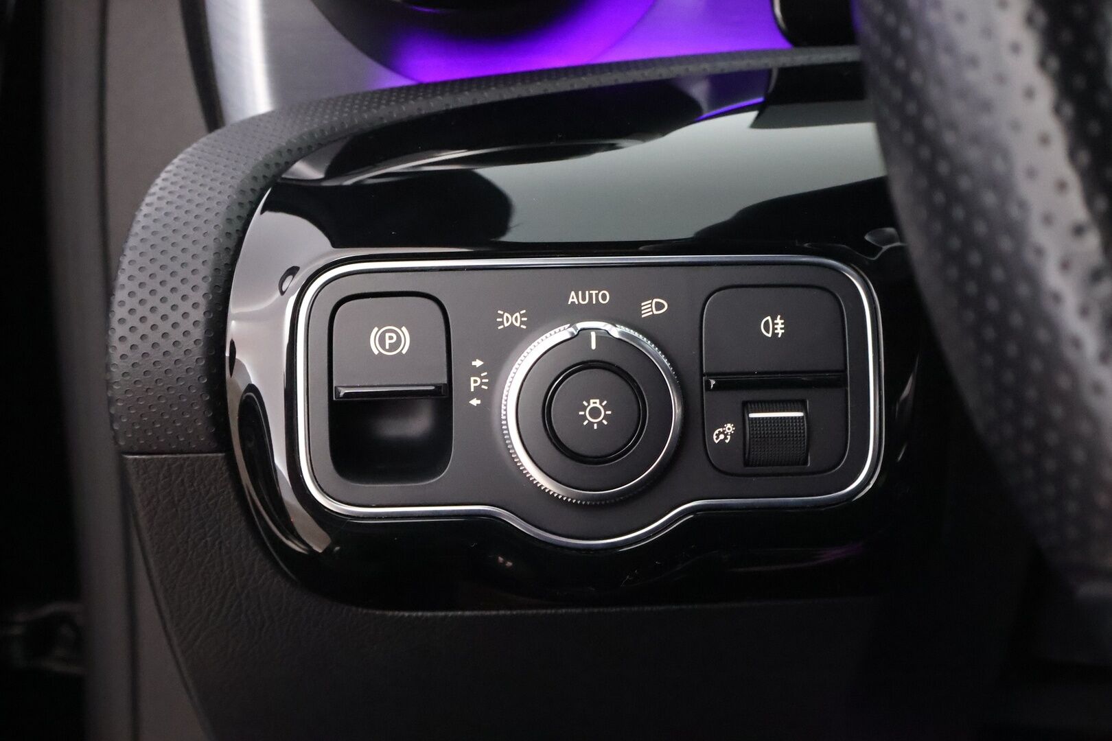 Mercedes-Benz A 2021 250 e A Business AMG Edition EQ Power * Peruutuskamera / Nahka-Alcantara / LED High Performance / Night / Näyttävä! - Lisälämmitin / 2x Renkaat / Juuri tullut Tampereelle!