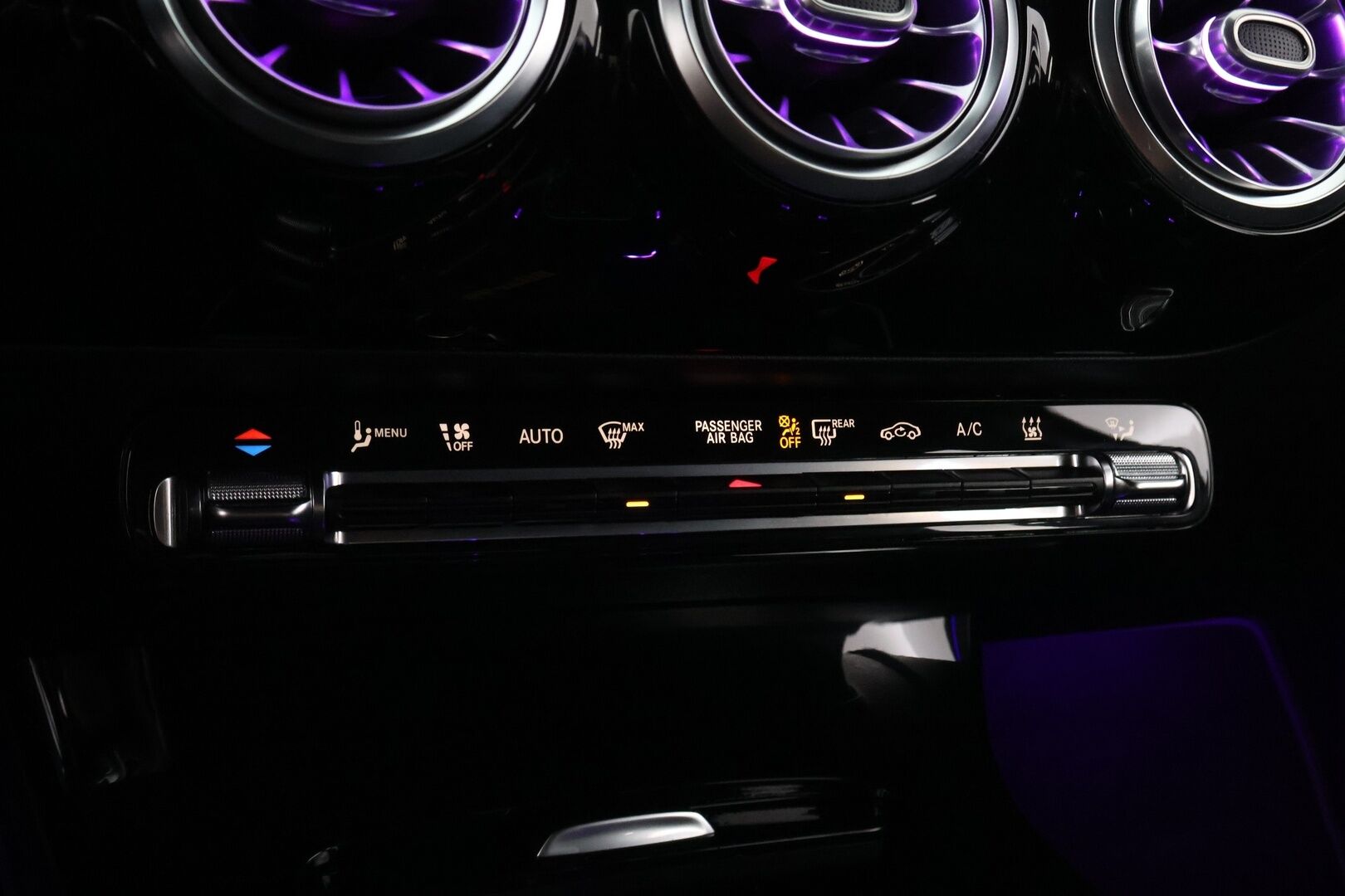 Mercedes-Benz A 2021 250 e A Business AMG Edition EQ Power * Peruutuskamera / Nahka-Alcantara / LED High Performance / Night / Näyttävä! - Lisälämmitin / 2x Renkaat / Juuri tullut Tampereelle!