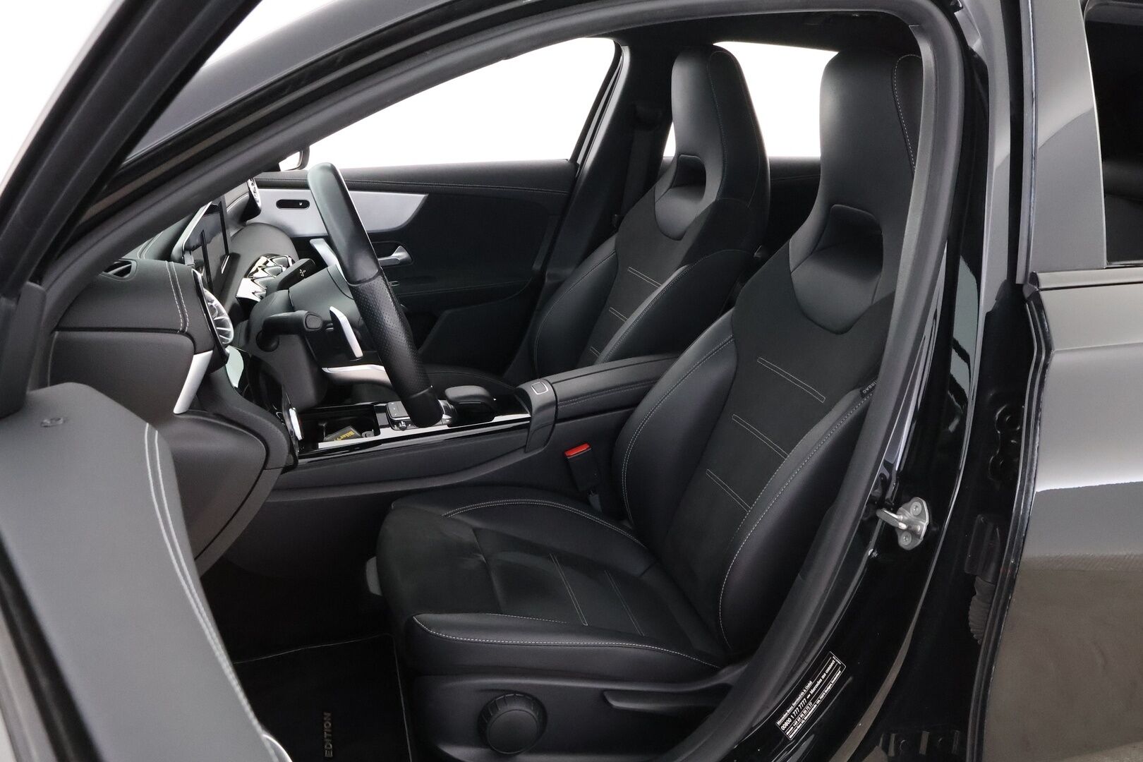 Mercedes-Benz A 2021 250 e A Business AMG Edition EQ Power * Peruutuskamera / Nahka-Alcantara / LED High Performance / Night / Näyttävä! - Lisälämmitin / 2x Renkaat / Juuri tullut Tampereelle!