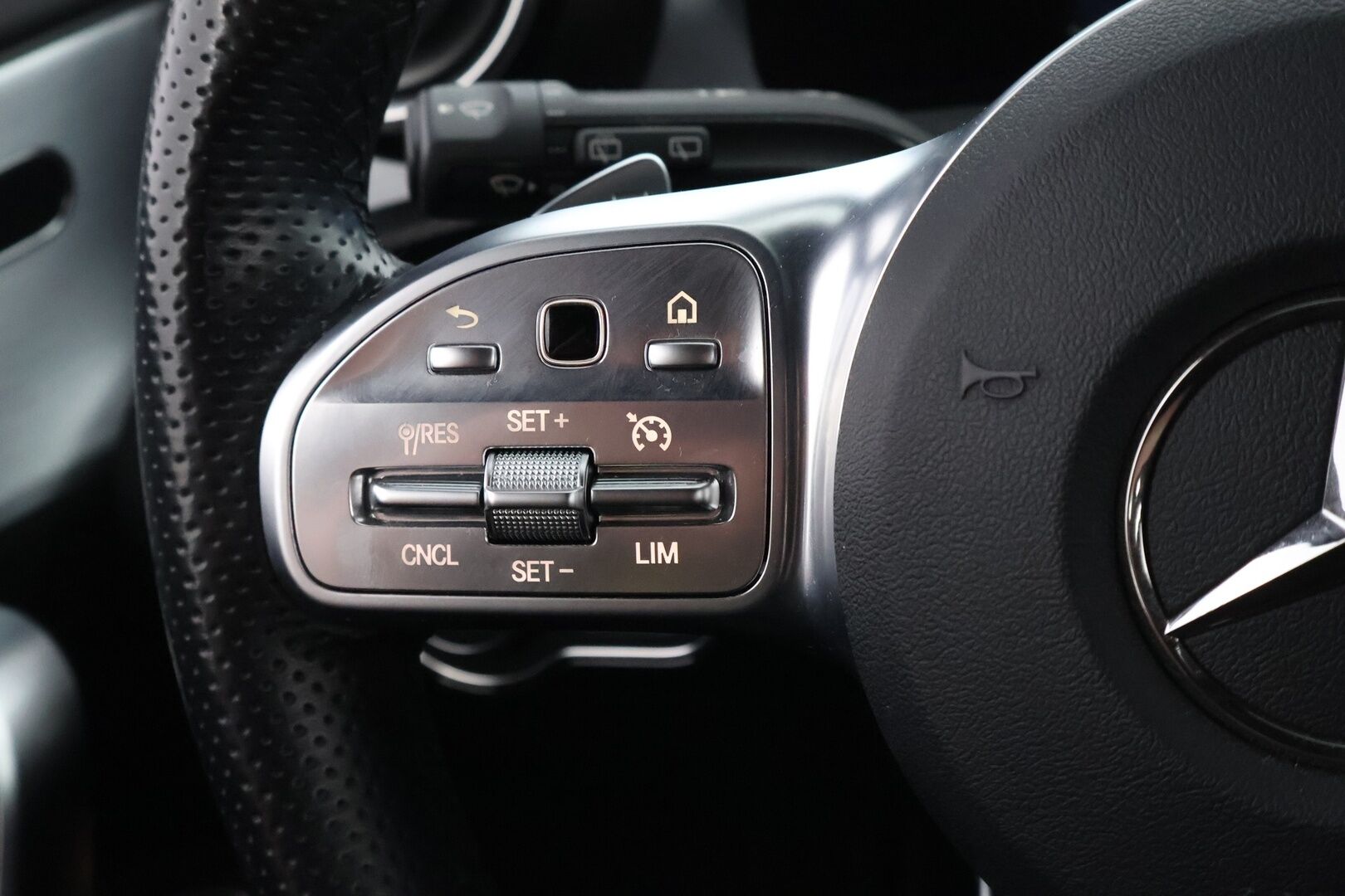 Mercedes-Benz A 2021 250 e A Business AMG Edition EQ Power * Peruutuskamera / Nahka-Alcantara / LED High Performance / Night / Näyttävä! - Lisälämmitin / 2x Renkaat / Juuri tullut Tampereelle!