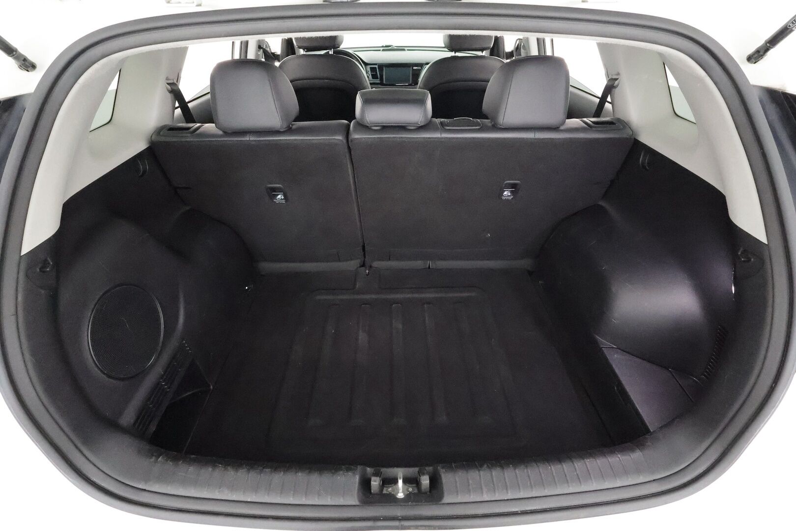 Kia Niro Electric 2019 Business Luxury 64 kWh 204 hv * ACC / P.kamera / ILP / Lasikattoluukku / JBL / Muistipenkki / Navi / Ilmastoidut nahat * - Akku kuntotarkastettu / Kahdet renkaat aluvanteilla / Merkkihuollettu