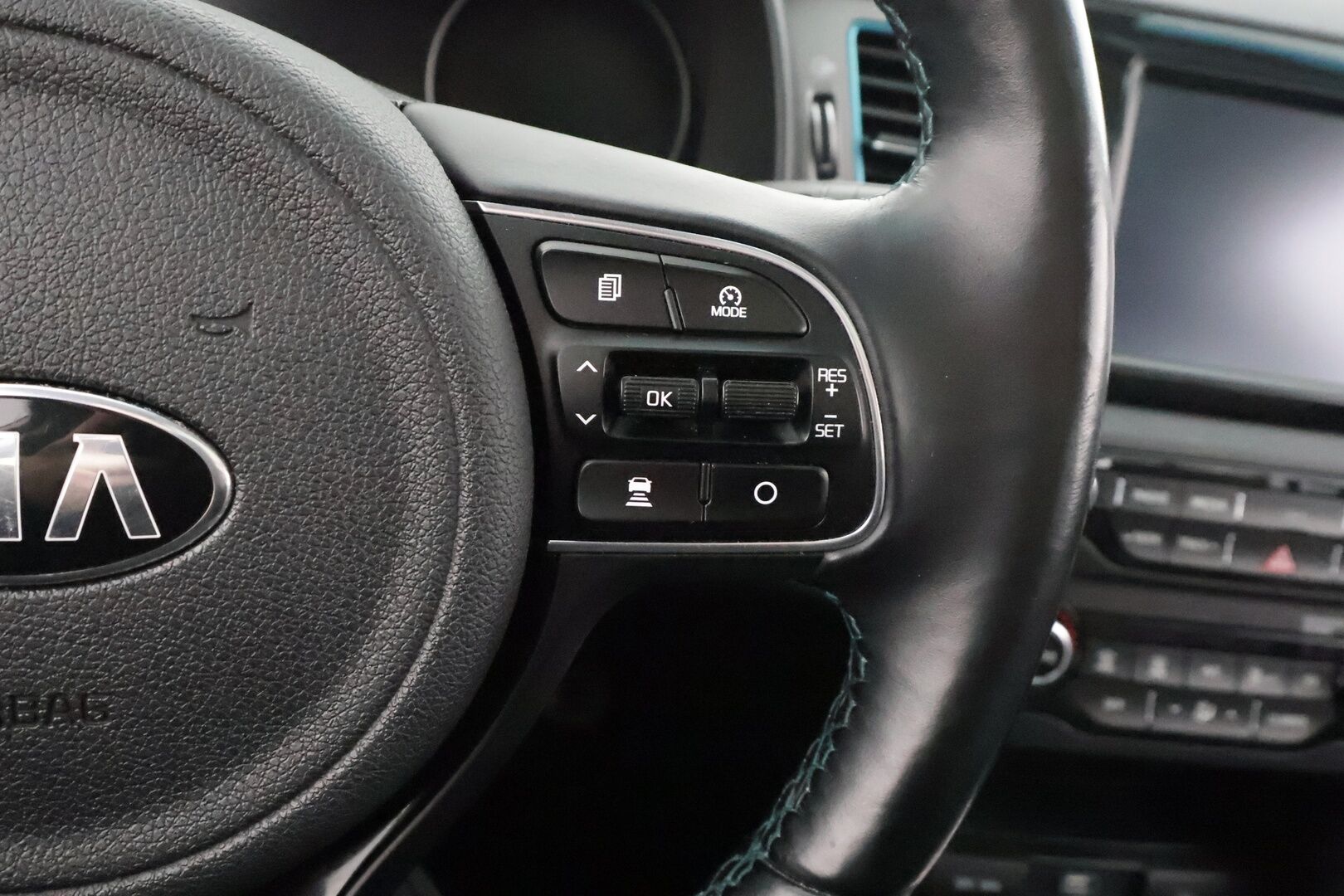 Kia NIRO 2019 Business Luxury 64 kWh 204 hv * ACC / P.kamera / ILP / Lasikattoluukku / JBL / Muistipenkki / Navi / Ilmastoidut nahat * - Akku kuntotarkastettu / Kahdet renkaat aluvanteilla / Merkkihuollettu