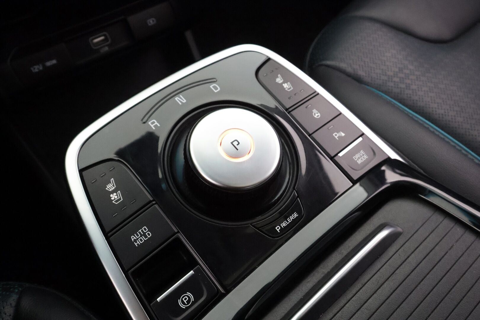 Kia Niro Electric 2019 Business Luxury 64 kWh 204 hv * ACC / P.kamera / ILP / Lasikattoluukku / JBL / Muistipenkki / Navi / Ilmastoidut nahat * - Akku kuntotarkastettu / Kahdet renkaat aluvanteilla / Merkkihuollettu