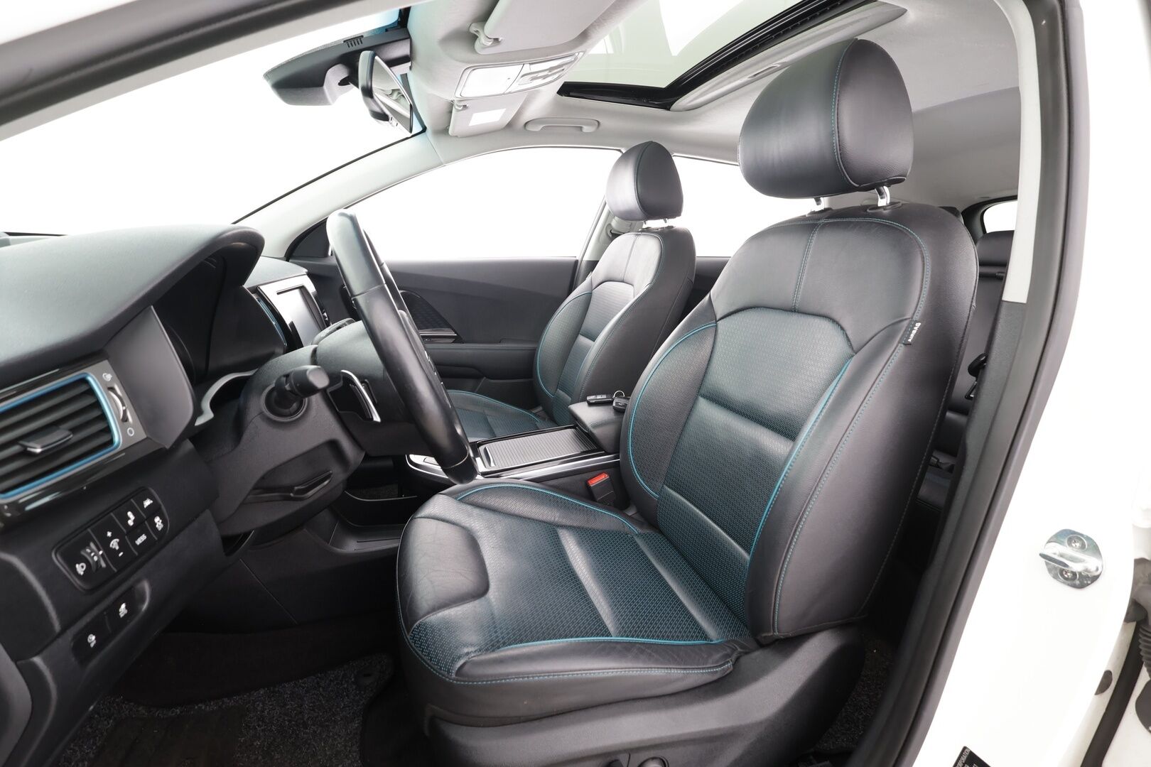 Kia NIRO 2019 Business Luxury 64 kWh 204 hv * ACC / P.kamera / ILP / Lasikattoluukku / JBL / Muistipenkki / Navi / Ilmastoidut nahat * - Akku kuntotarkastettu / Kahdet renkaat aluvanteilla / Merkkihuollettu