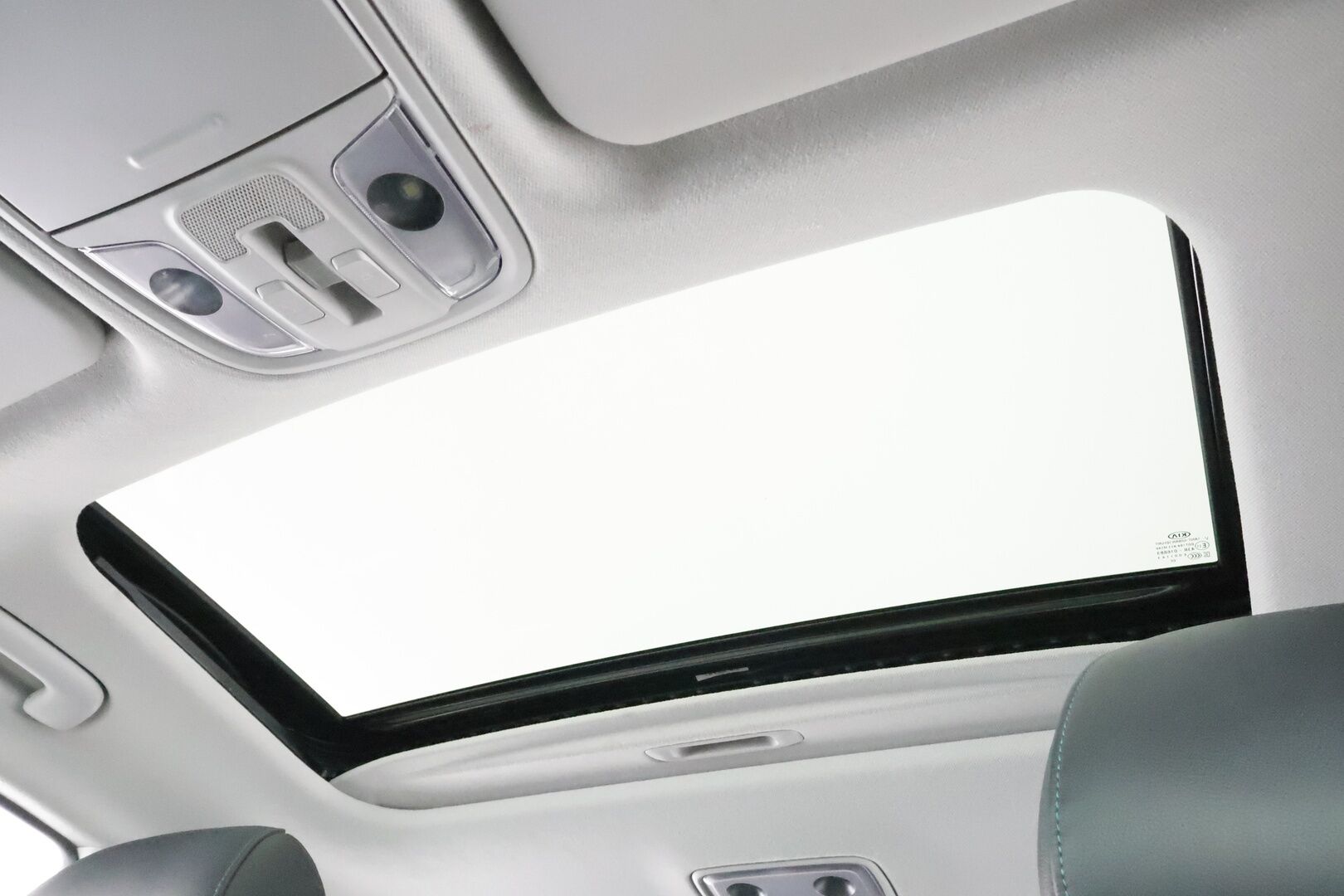 Kia Niro Electric 2019 Business Luxury 64 kWh 204 hv * ACC / P.kamera / ILP / Lasikattoluukku / JBL / Muistipenkki / Navi / Ilmastoidut nahat * - Akku kuntotarkastettu / Kahdet renkaat aluvanteilla / Merkkihuollettu