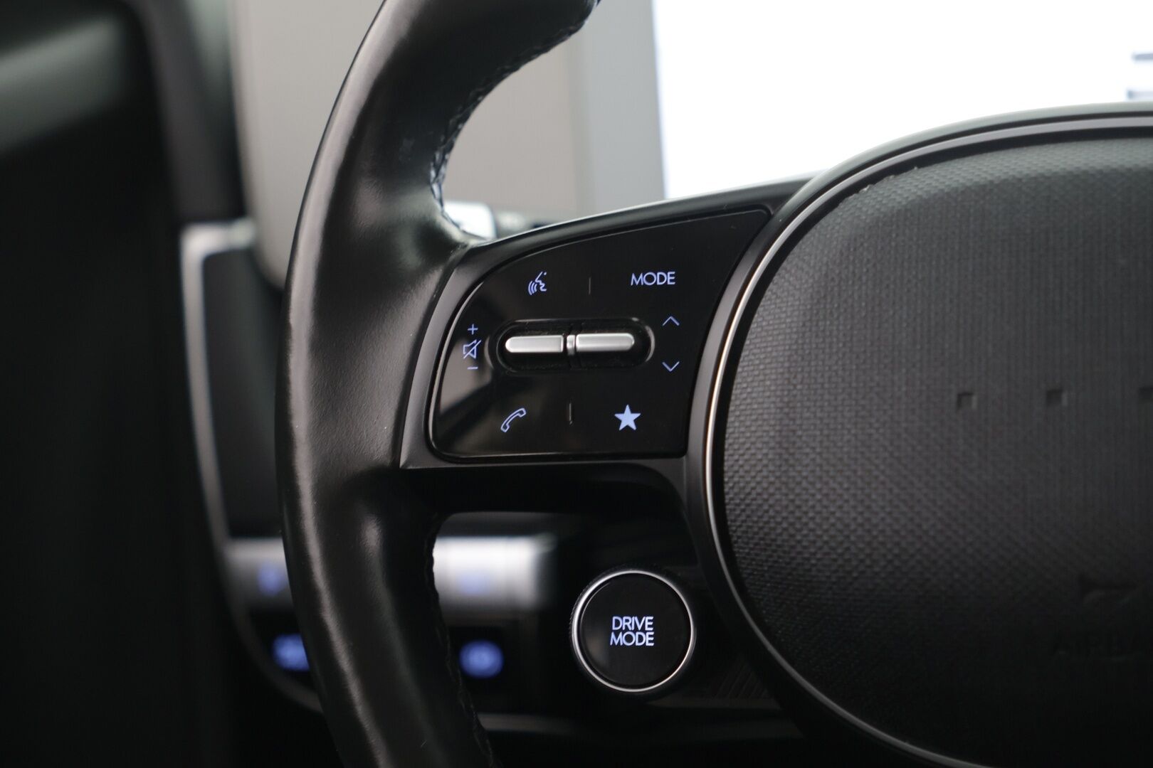Hyundai IONIQ 5 2022 73 kWh 217 hv Style 5d - Adaptiivinen vakionopeudensäädin | P-Kamera | LED | Digimittaristo | Carplay | Bluelink | 