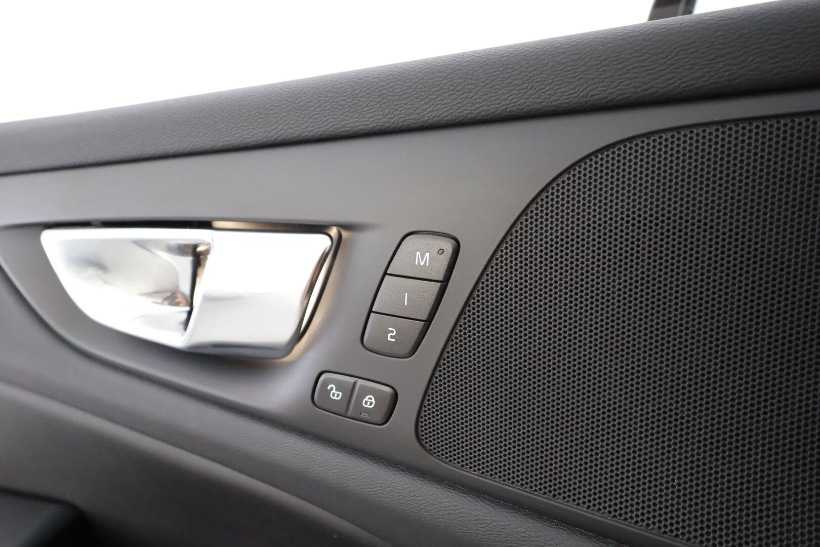 Volvo V60 2023 B4 MHEV Business Plus Dark DCT aut - | Pilot assist | Webasto | Koukku | Full-LED | High Performance Audio | Muistinahat | P.kamera | Ratinlämmitys | keyless | Apple&Android | 1.Om Suomi-auto | Kahdet Renkaat |