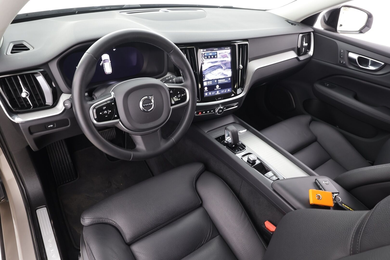 Volvo V60 2023 B4 MHEV Business Plus Dark DCT aut - | Pilot assist | Webasto | Koukku | Full-LED | High Performance Audio | Muistinahat | P.kamera | Ratinlämmitys | keyless | Apple&Android | 1.Om Suomi-auto | Kahdet Renkaat |