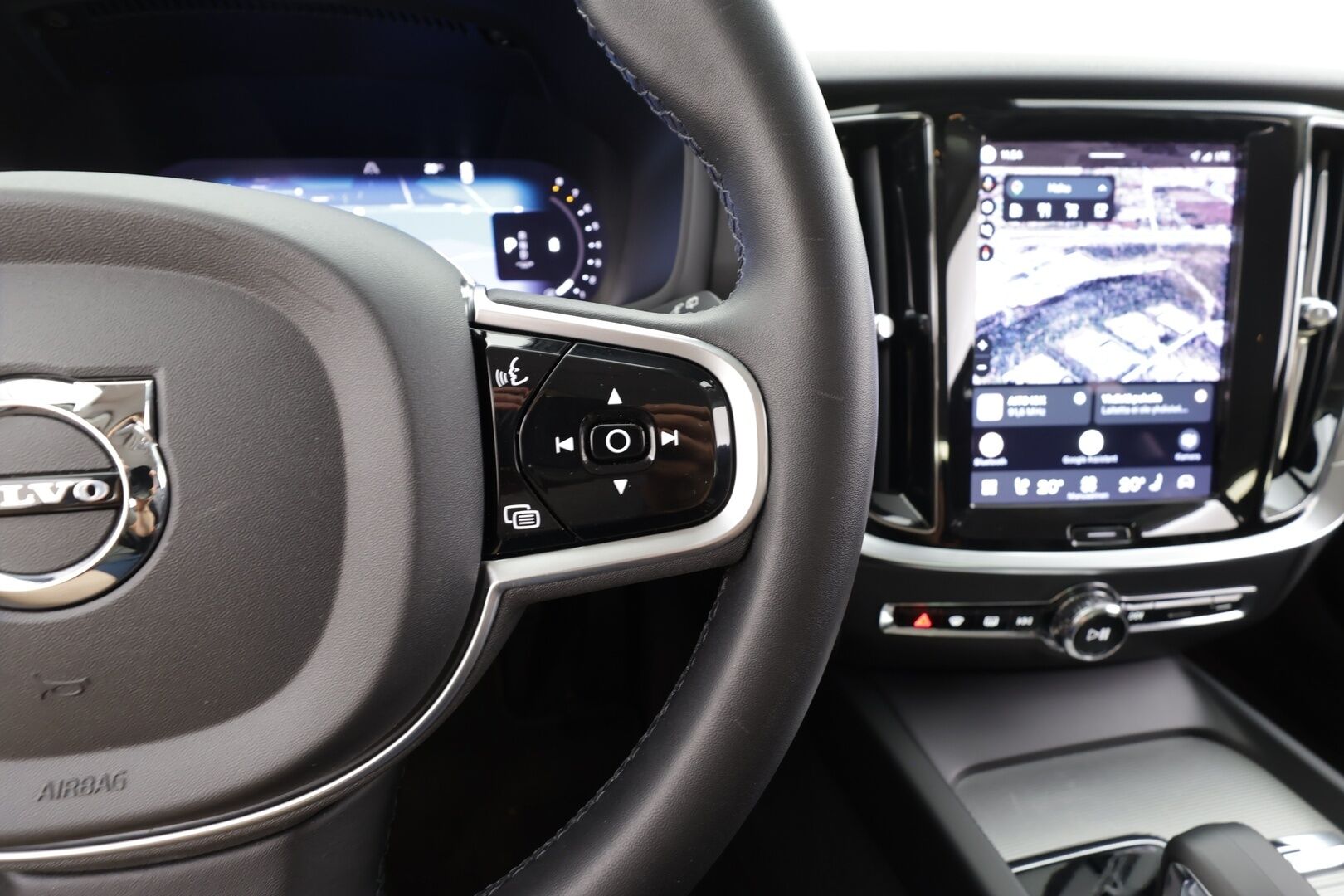 Volvo V60 2023 B4 MHEV Business Plus Dark DCT aut - | Pilot assist | Webasto | Koukku | Full-LED | High Performance Audio | Muistinahat | P.kamera | Ratinlämmitys | keyless | Apple&Android | 1.Om Suomi-auto | Kahdet Renkaat |