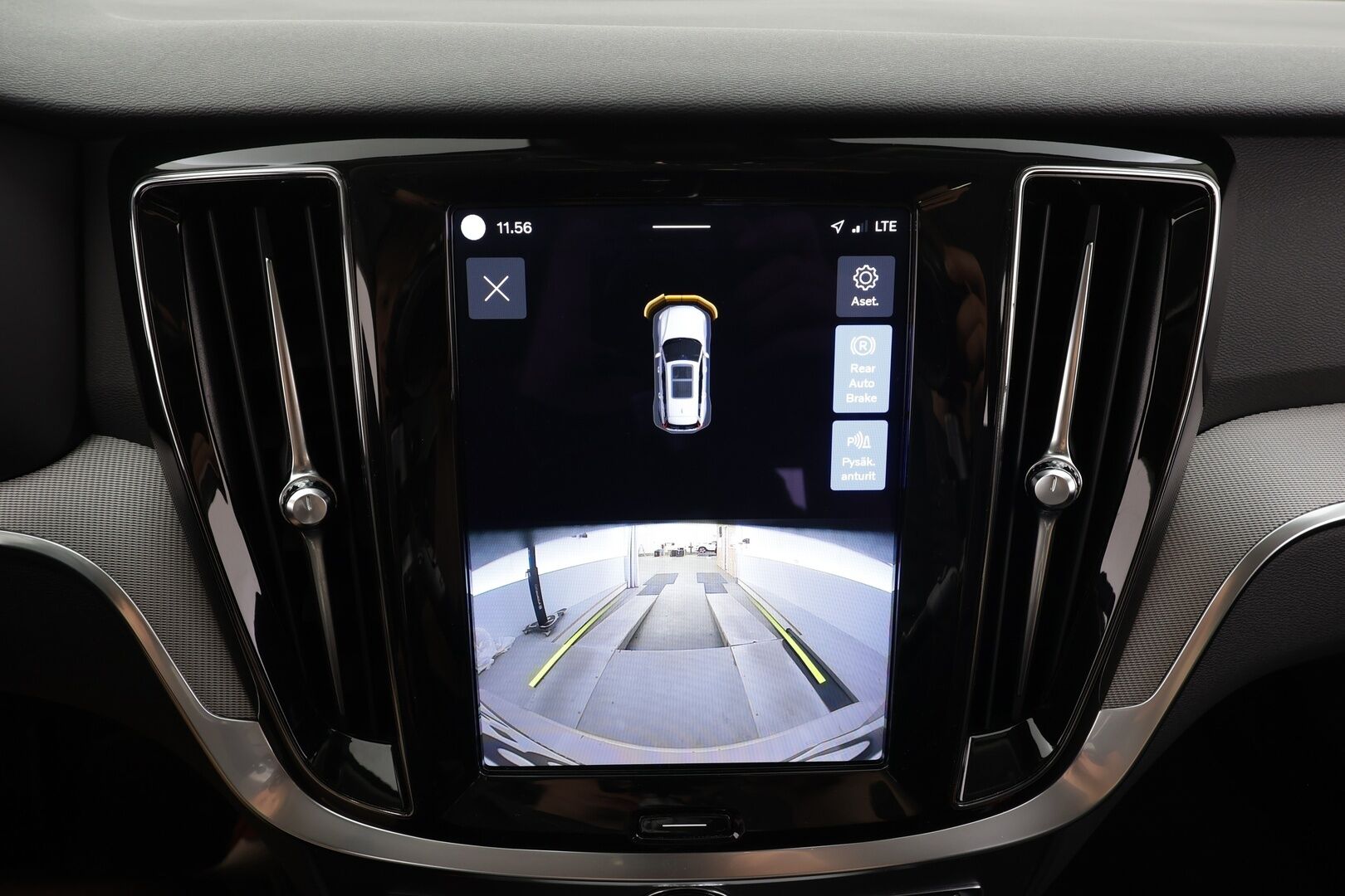 Volvo V60 2023 B4 MHEV Business Plus Dark DCT aut - | Pilot assist | Webasto | Koukku | Full-LED | High Performance Audio | Muistinahat | P.kamera | Ratinlämmitys | keyless | Apple&Android | 1.Om Suomi-auto | Kahdet Renkaat |
