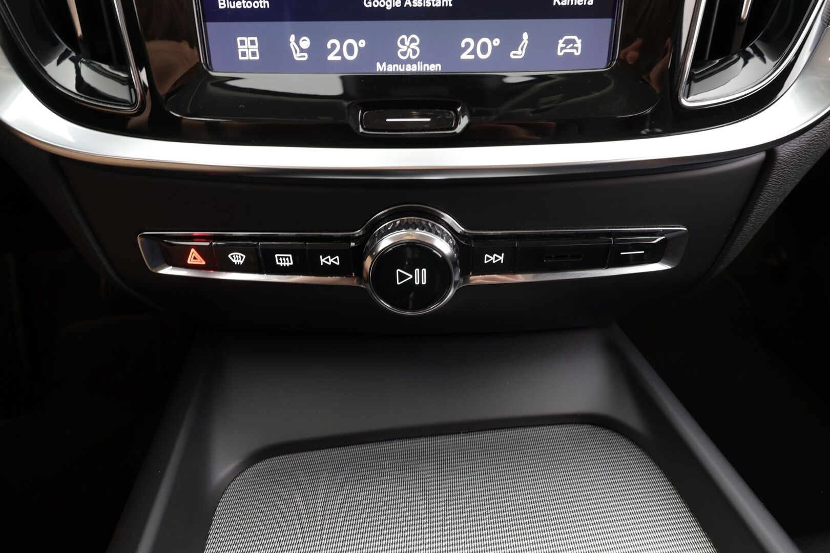Volvo V60 2023 B4 MHEV Business Plus Dark DCT aut - | Pilot assist | Webasto | Koukku | Full-LED | High Performance Audio | Muistinahat | P.kamera | Ratinlämmitys | keyless | Apple&Android | 1.Om Suomi-auto | Kahdet Renkaat |