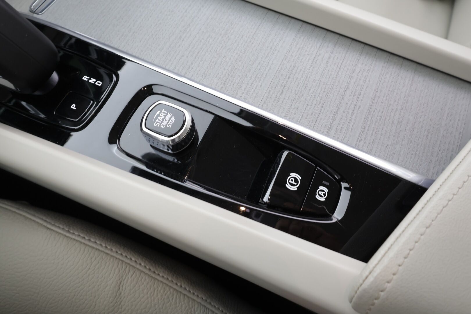 Volvo V60 2023 B3 MHEV Business Plus Bright DCT aut * Webasto / ACC / Full-LED / P.kamera / Sportnahat Muistilla / Navi / Keyless * - 1-om Suomi-auto / Kahdet renkaat aluvanteilla / Merkkihuollot - HULLUT AVAJAISHULINAT KORKOTARJOUS 3,29 %